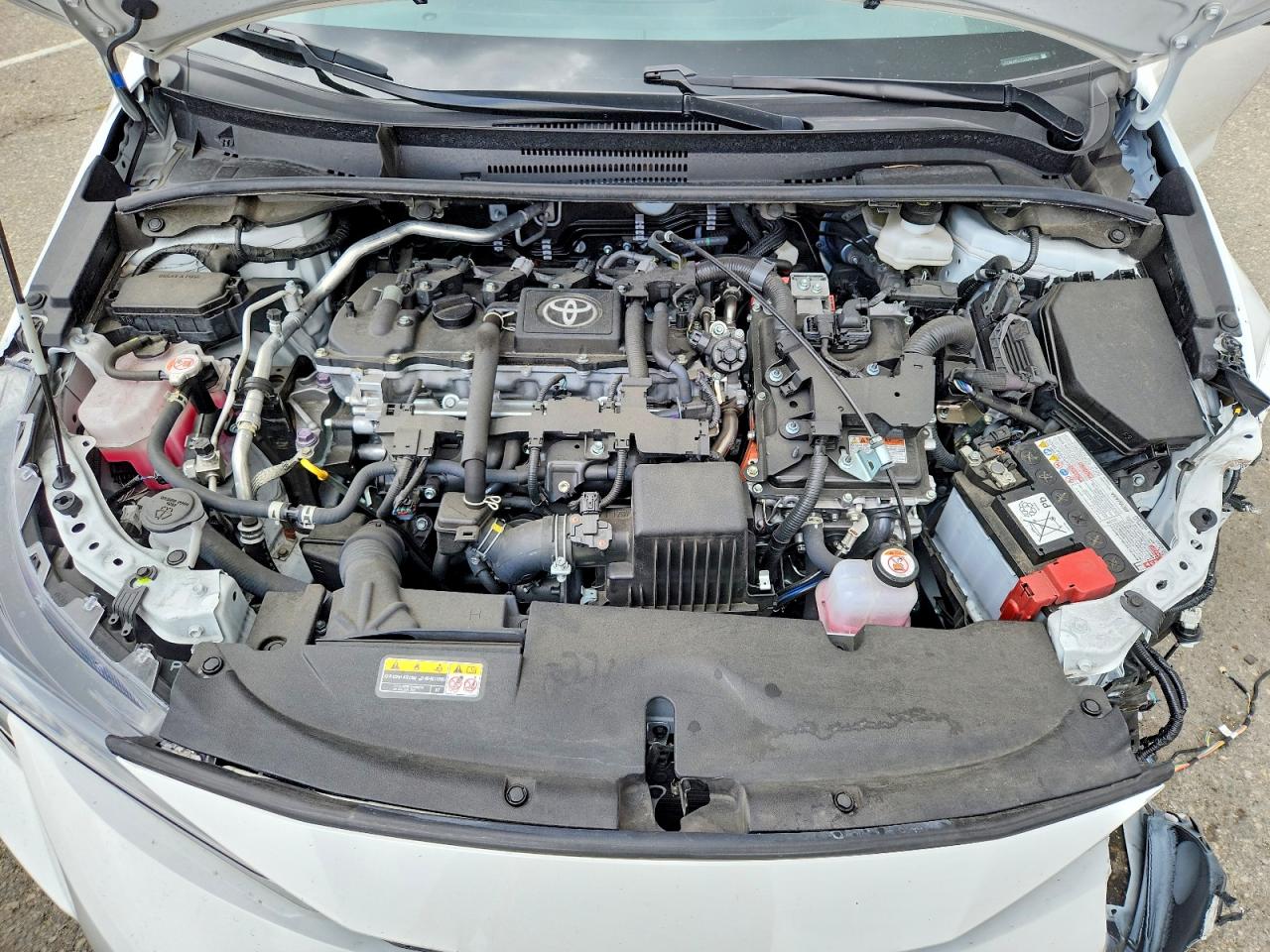 2025 Toyota Corolla Hybrid Le White vin: JTDBCMFEXS3088051