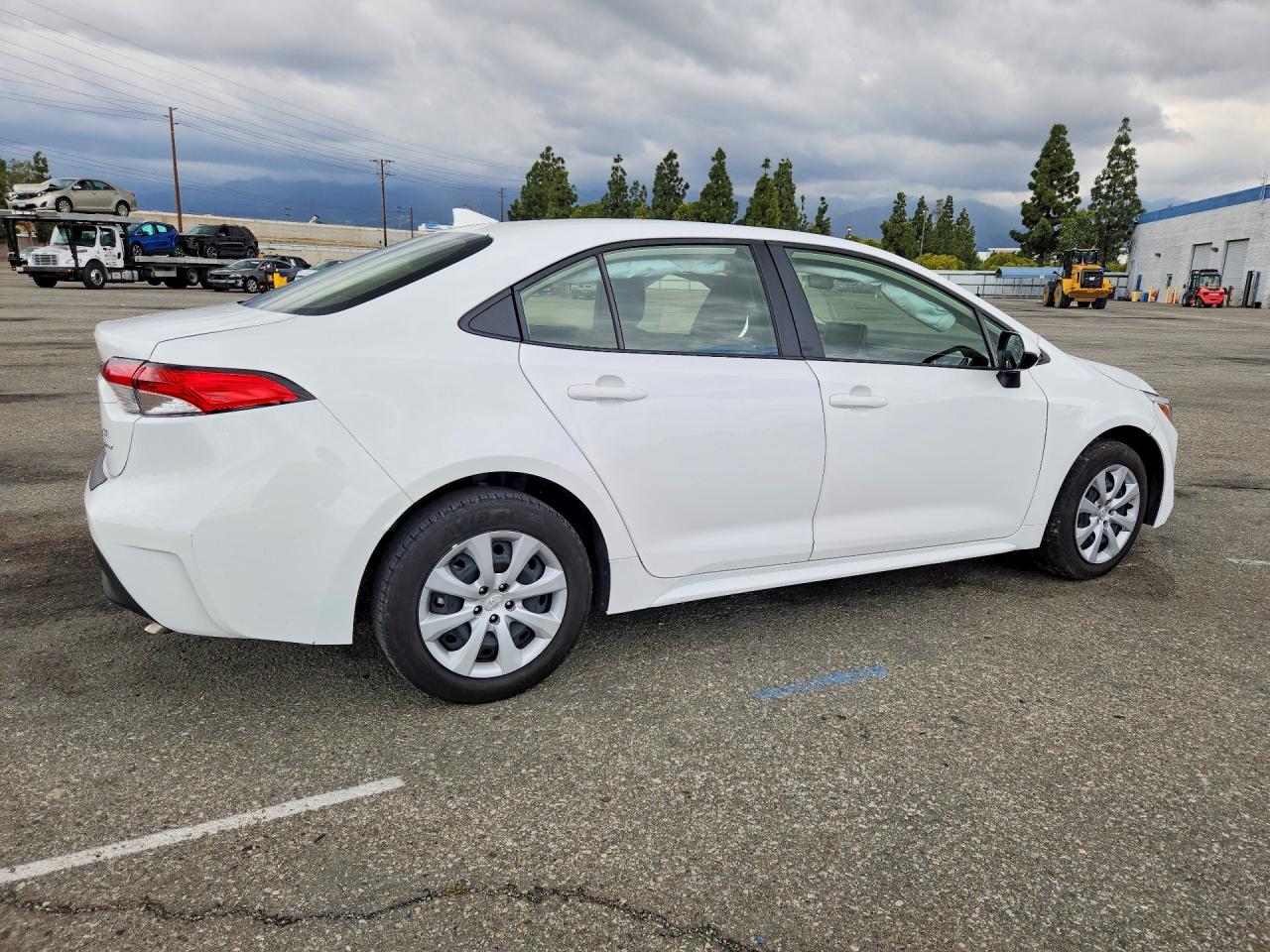 2025 Toyota Corolla Hybrid Le White vin: JTDBCMFEXS3088051