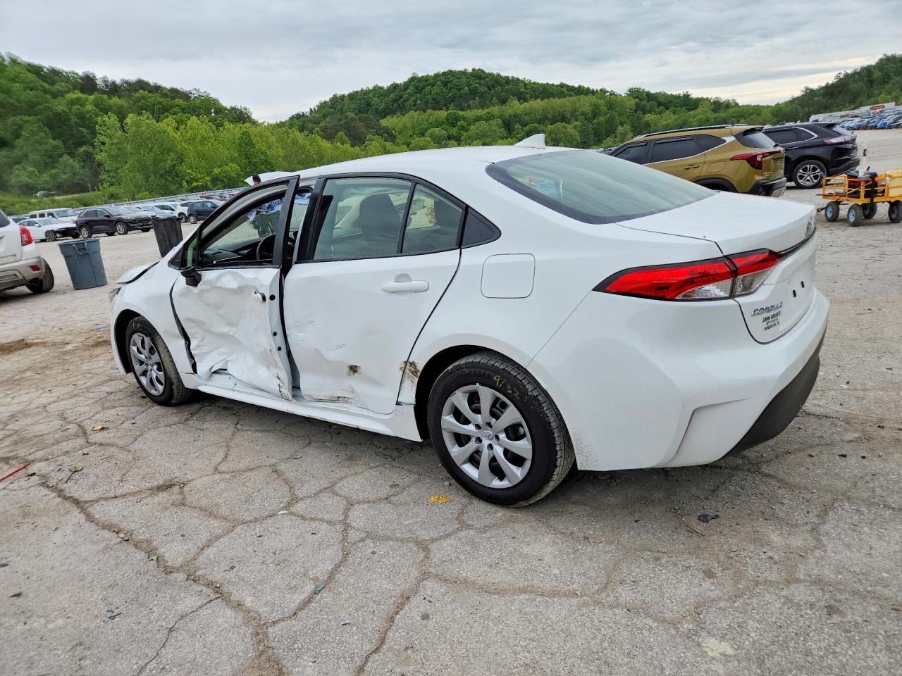2026 Toyota Corolla Hybrid Le White vin: JTDBCMFEXT3147584
