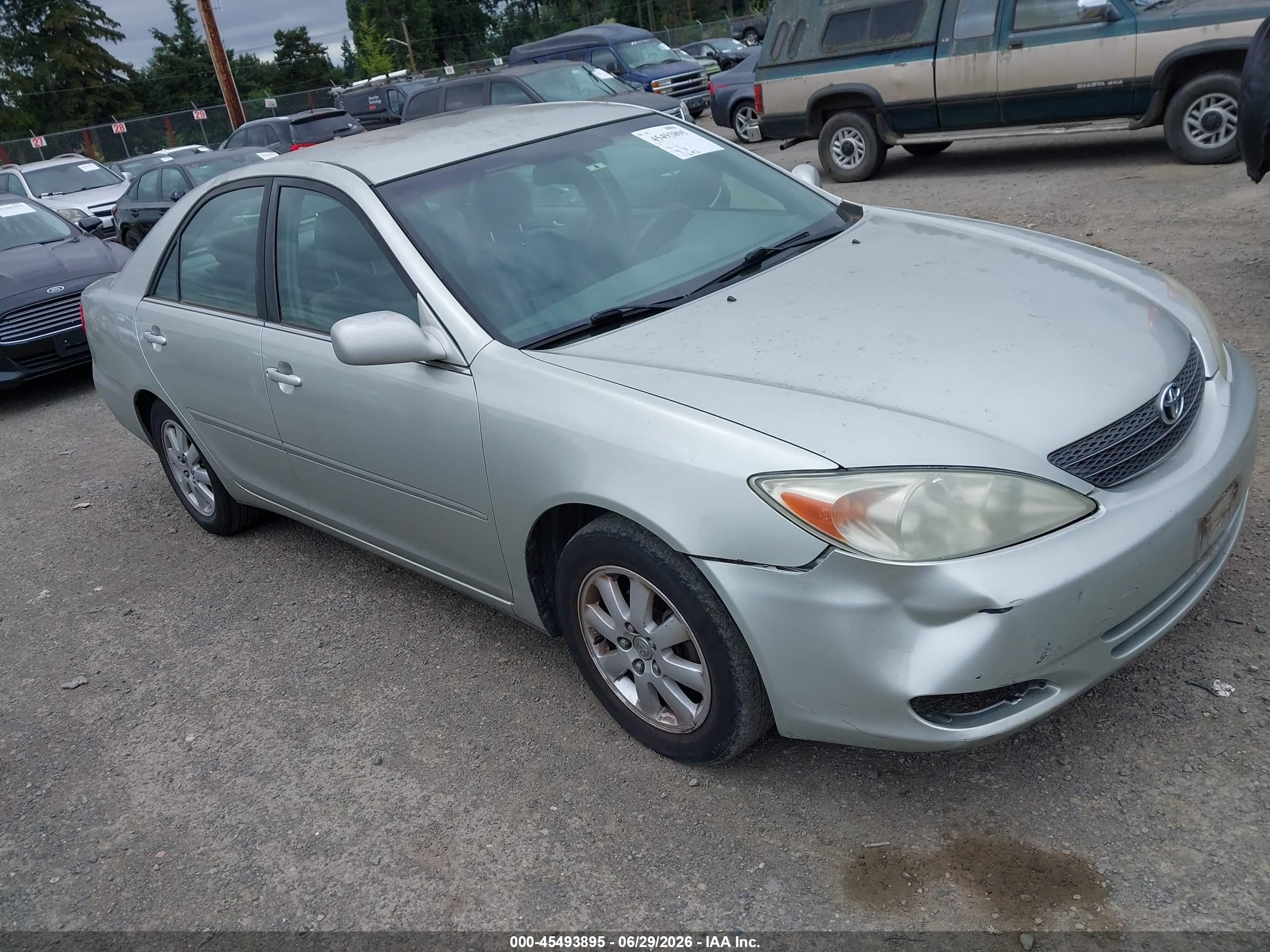 2002 Toyota Camry Xle Серебряный vin: JTDBE30K020097880