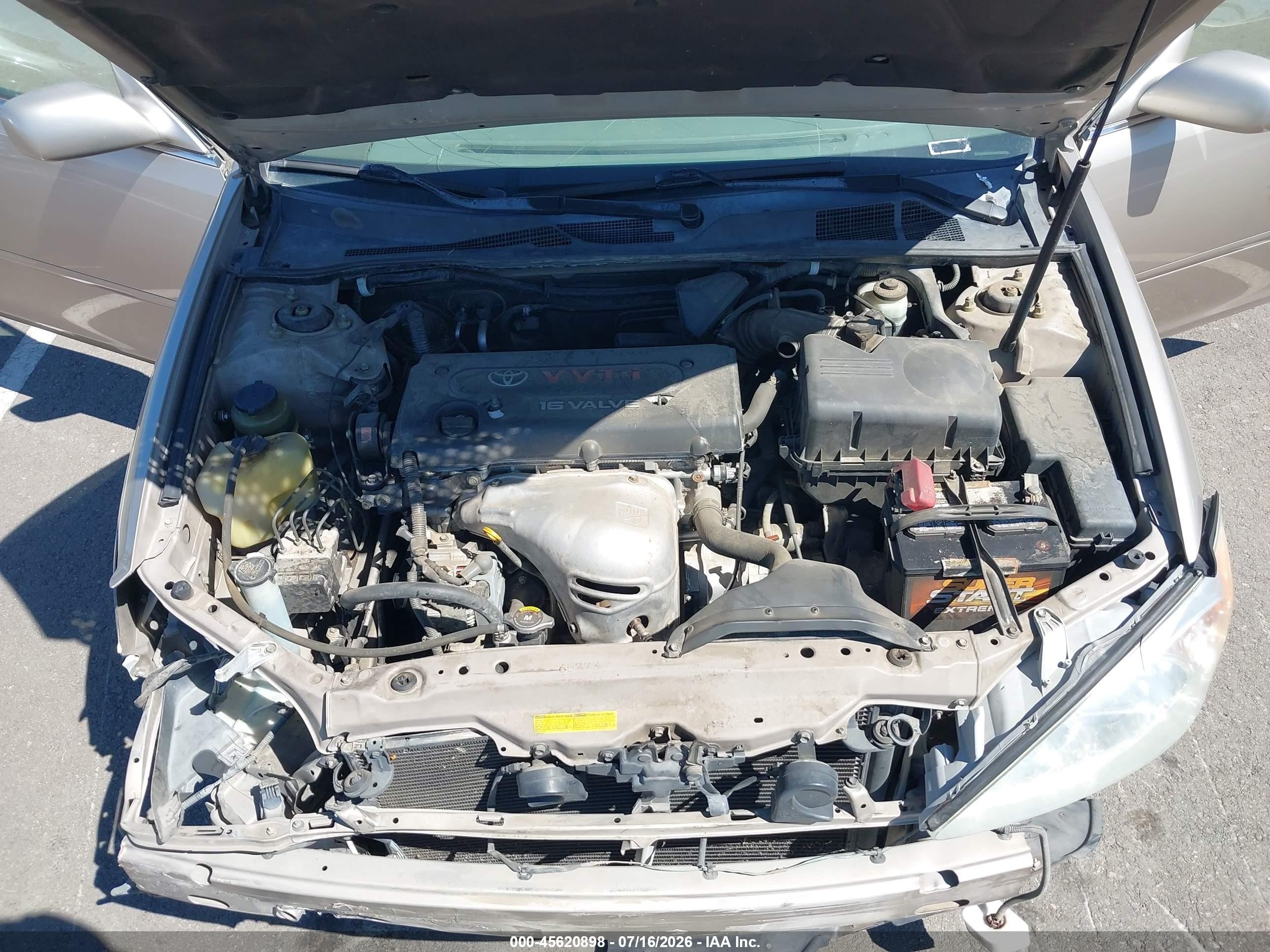 2002 Toyota Camry Le Gold vin: JTDBE30K020125774
