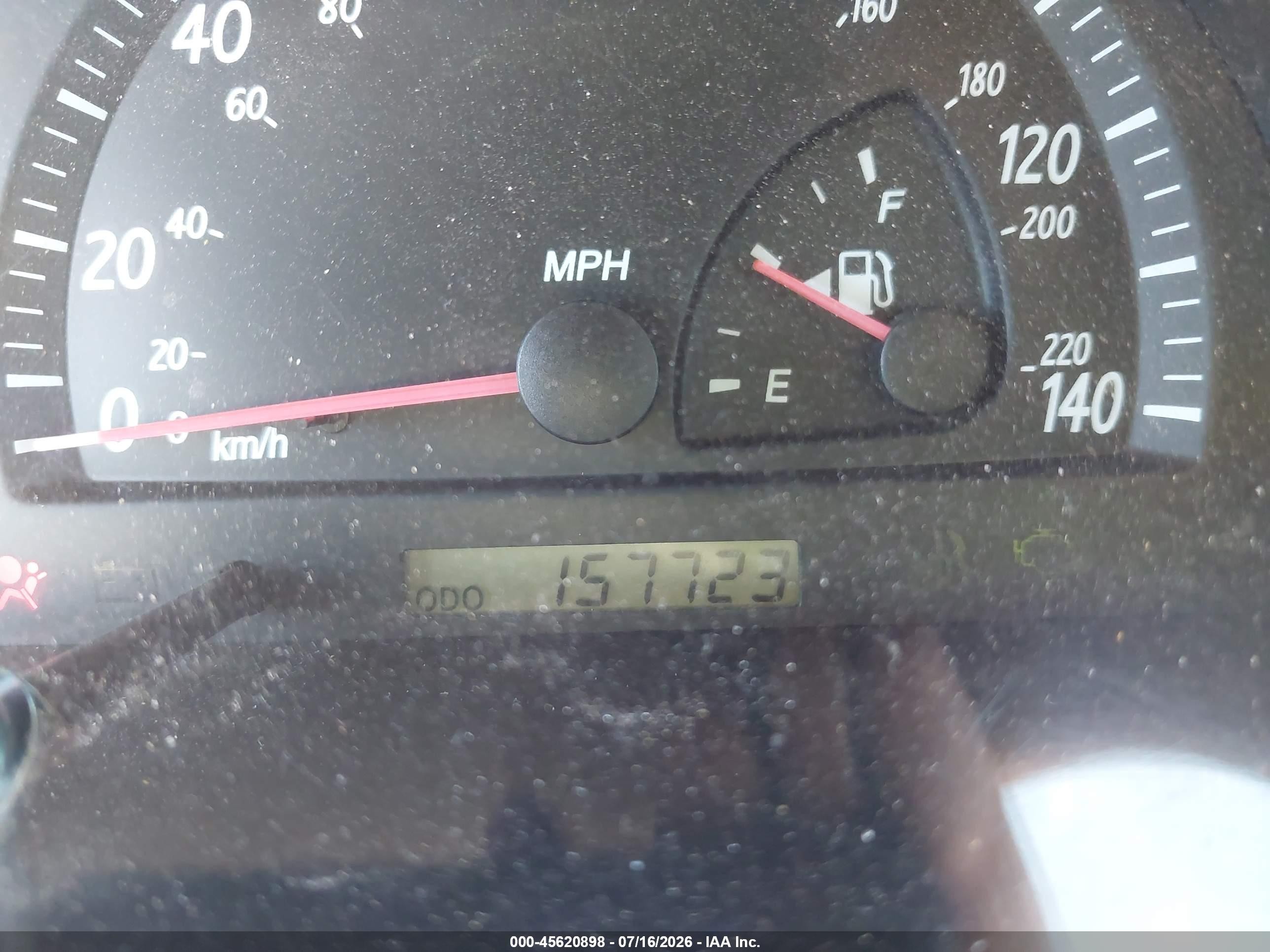 2002 Toyota Camry Le Gold vin: JTDBE30K020125774