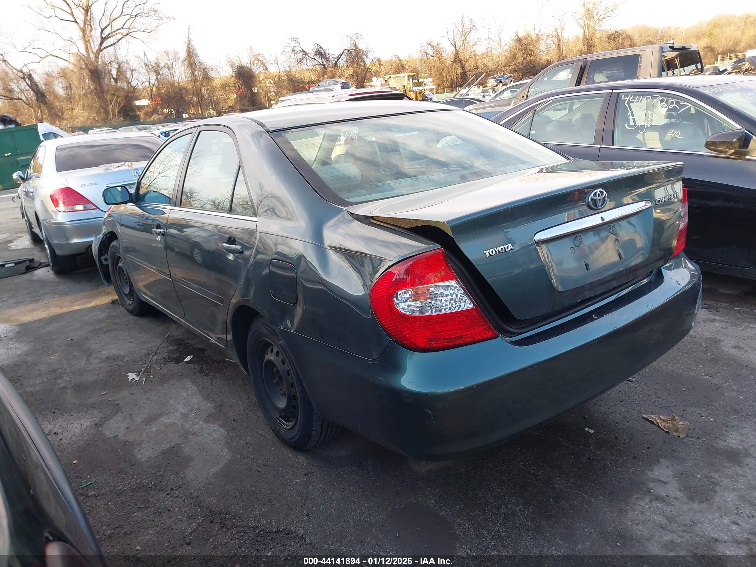 2003 Toyota Camry Le Green vin: JTDBE30K030189833
