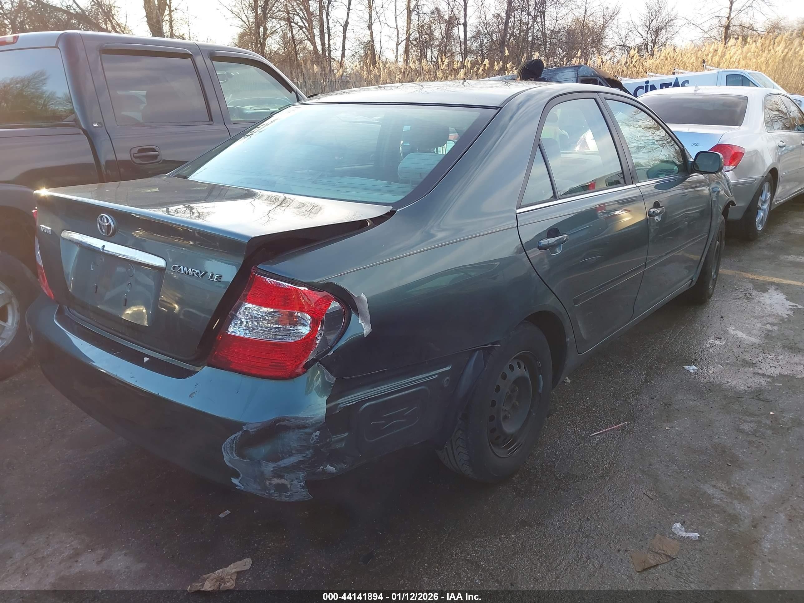 2003 Toyota Camry Le Green vin: JTDBE30K030189833