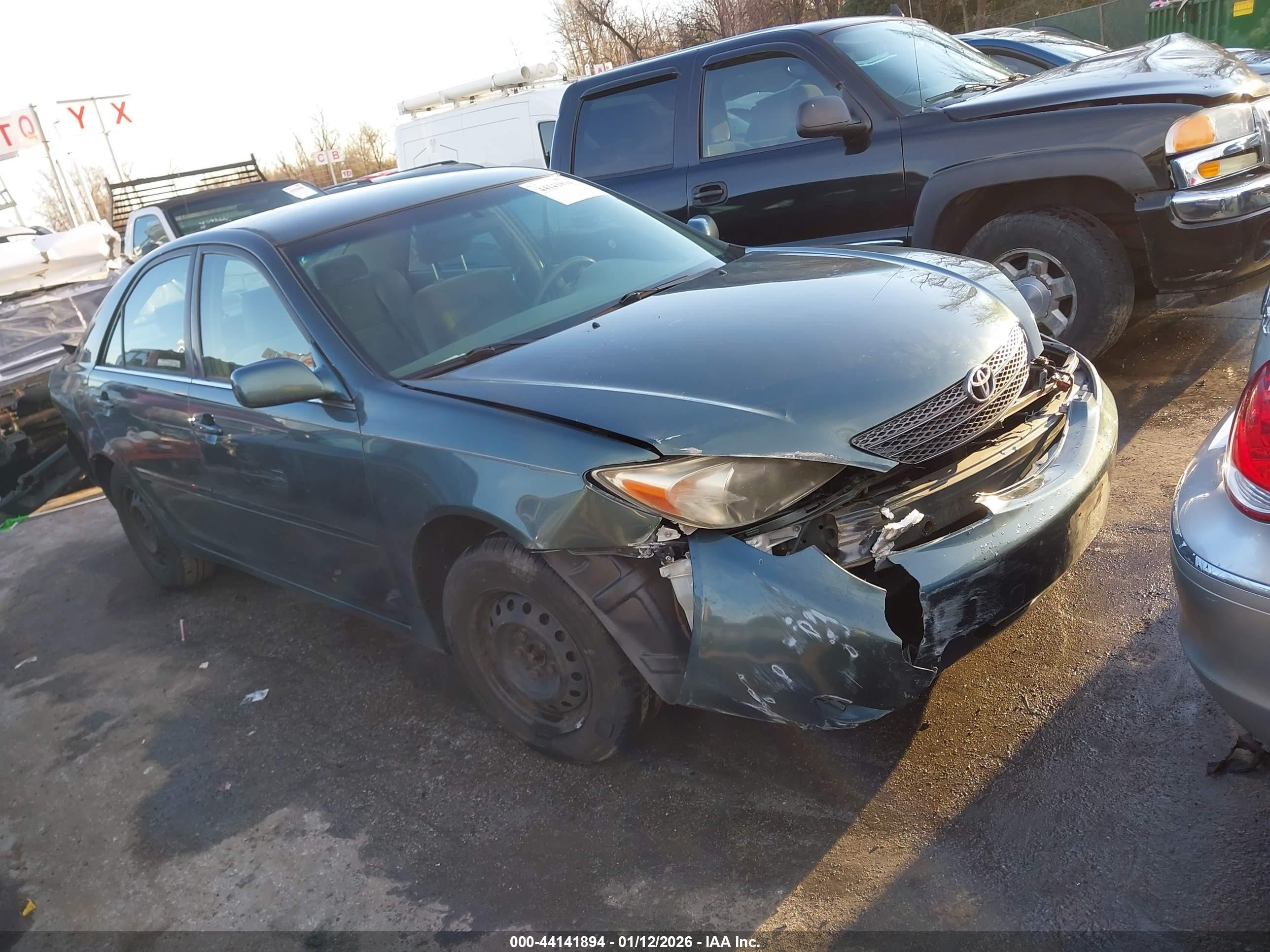 2003 Toyota Camry Le Green vin: JTDBE30K030189833
