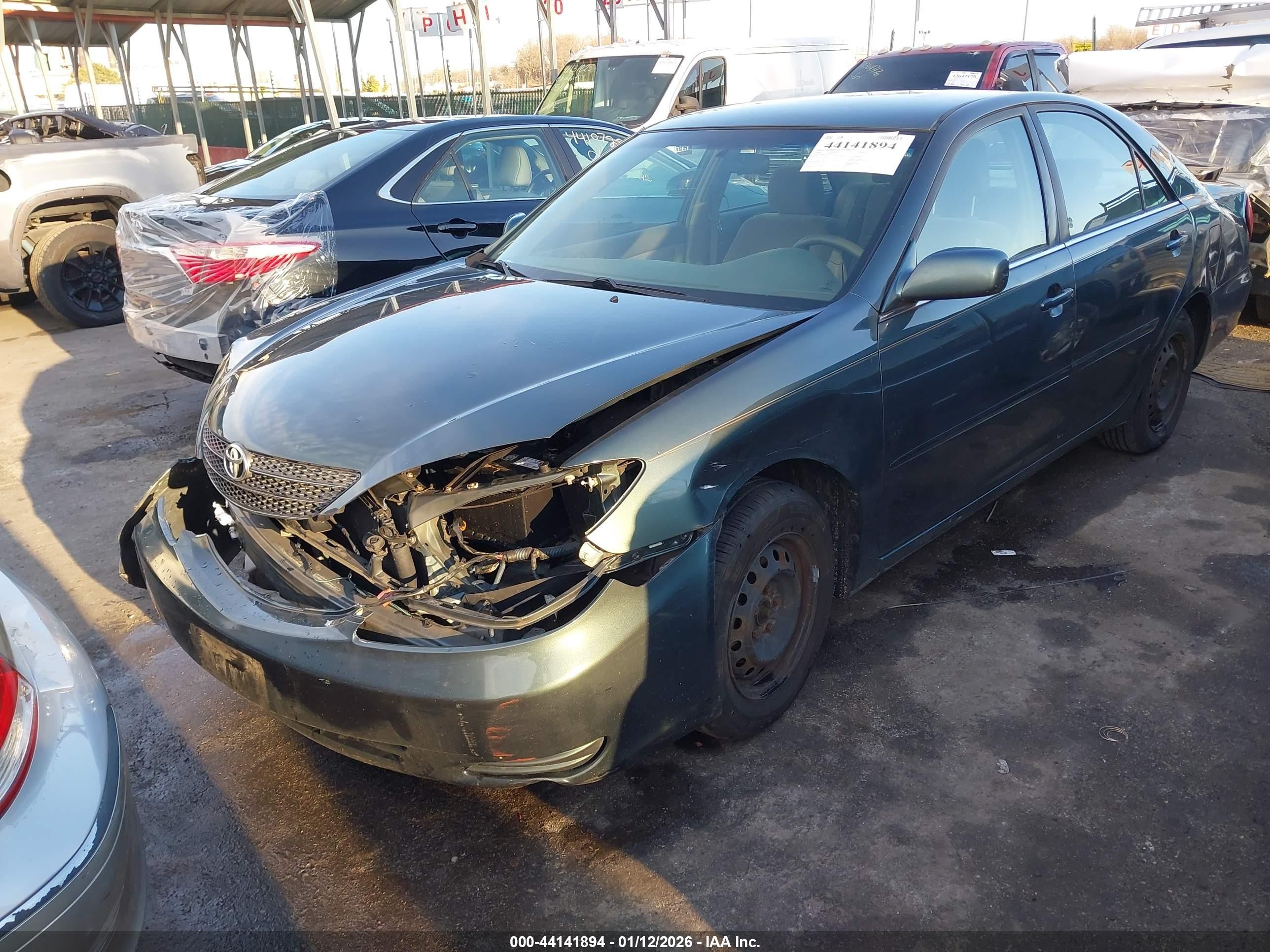 2003 Toyota Camry Le Green vin: JTDBE30K030189833