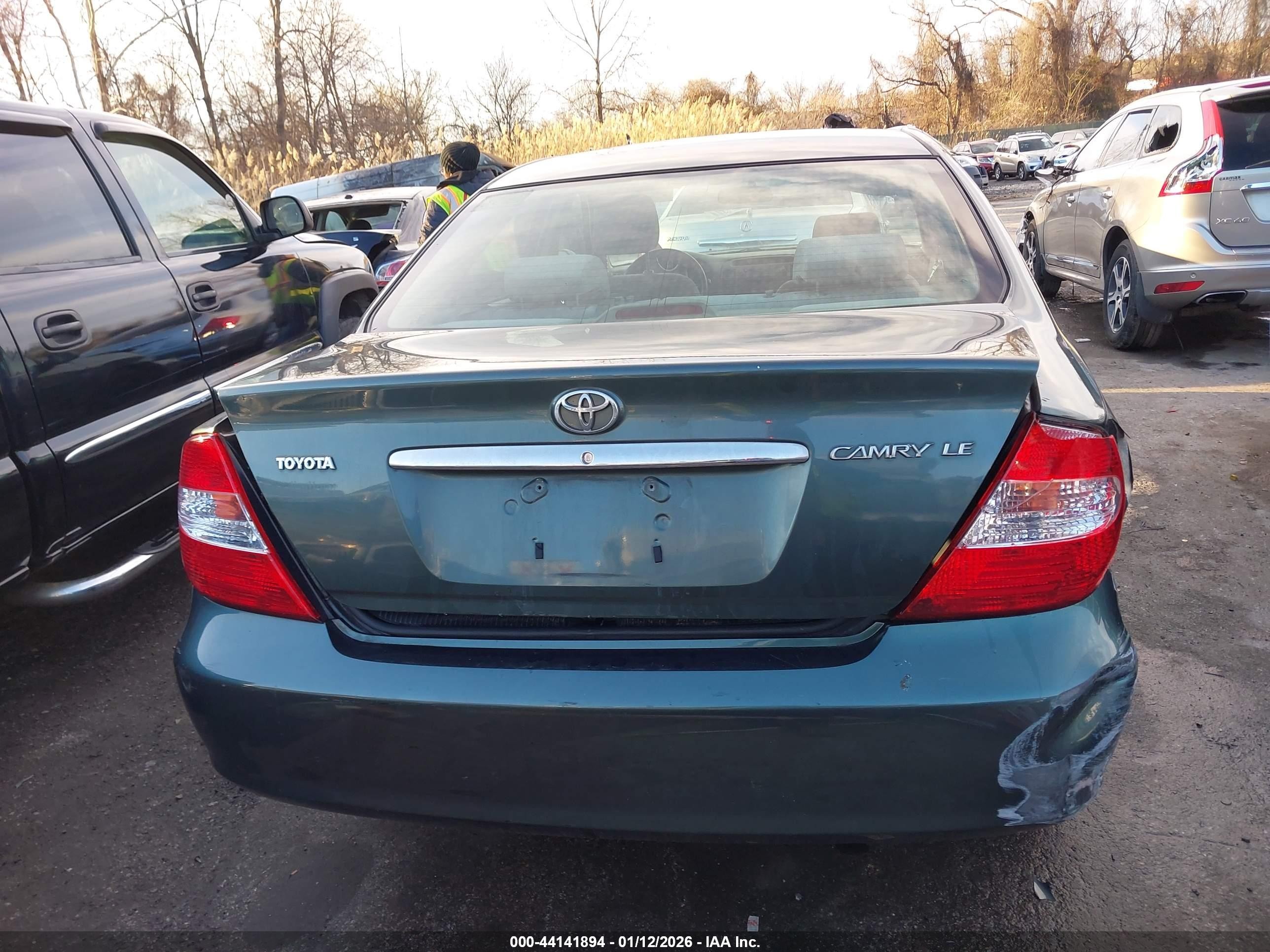 2003 Toyota Camry Le Green vin: JTDBE30K030189833