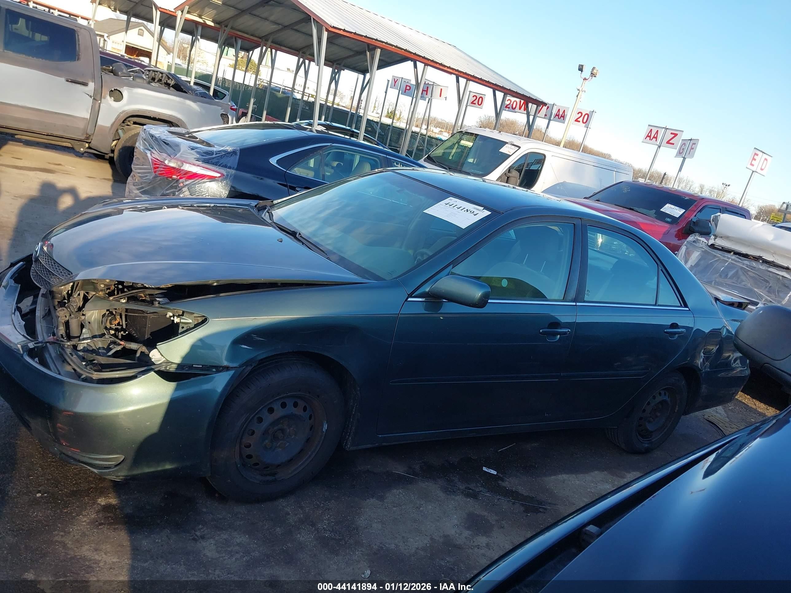 2003 Toyota Camry Le Green vin: JTDBE30K030189833