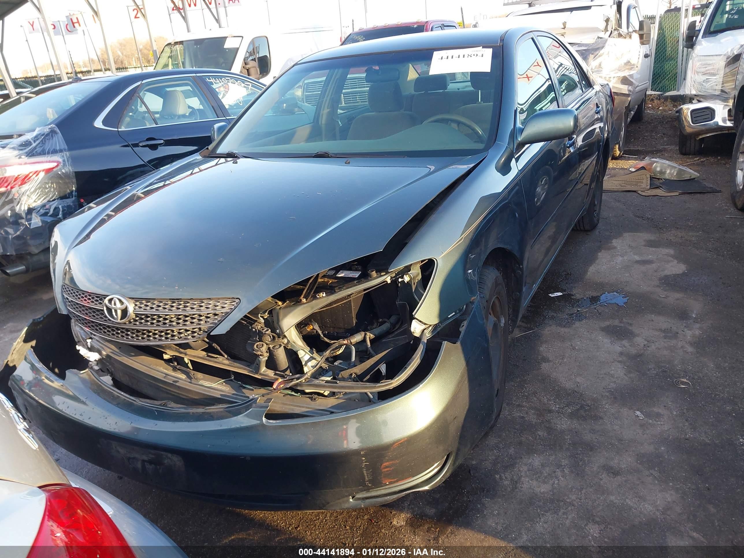 2003 Toyota Camry Le Green vin: JTDBE30K030189833