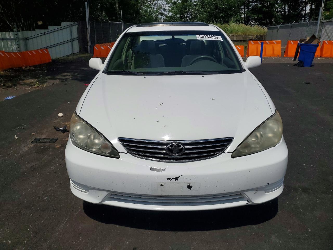2005 Toyota Camry Le White vin: JTDBE30K053021207