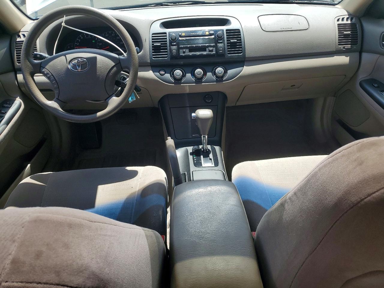 2005 Toyota Camry Le White vin: JTDBE30K053021207