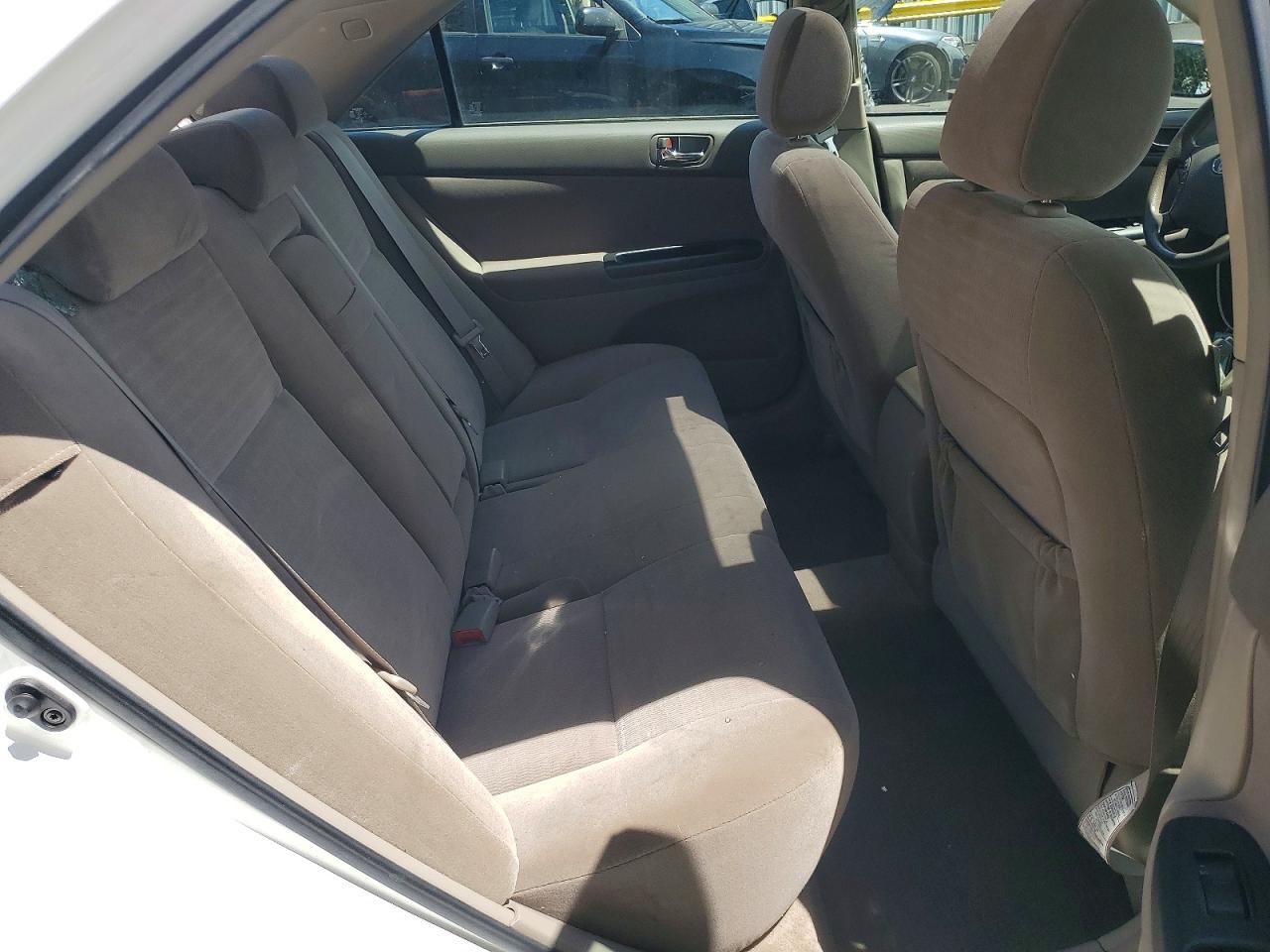 2005 Toyota Camry Le White vin: JTDBE30K053021207