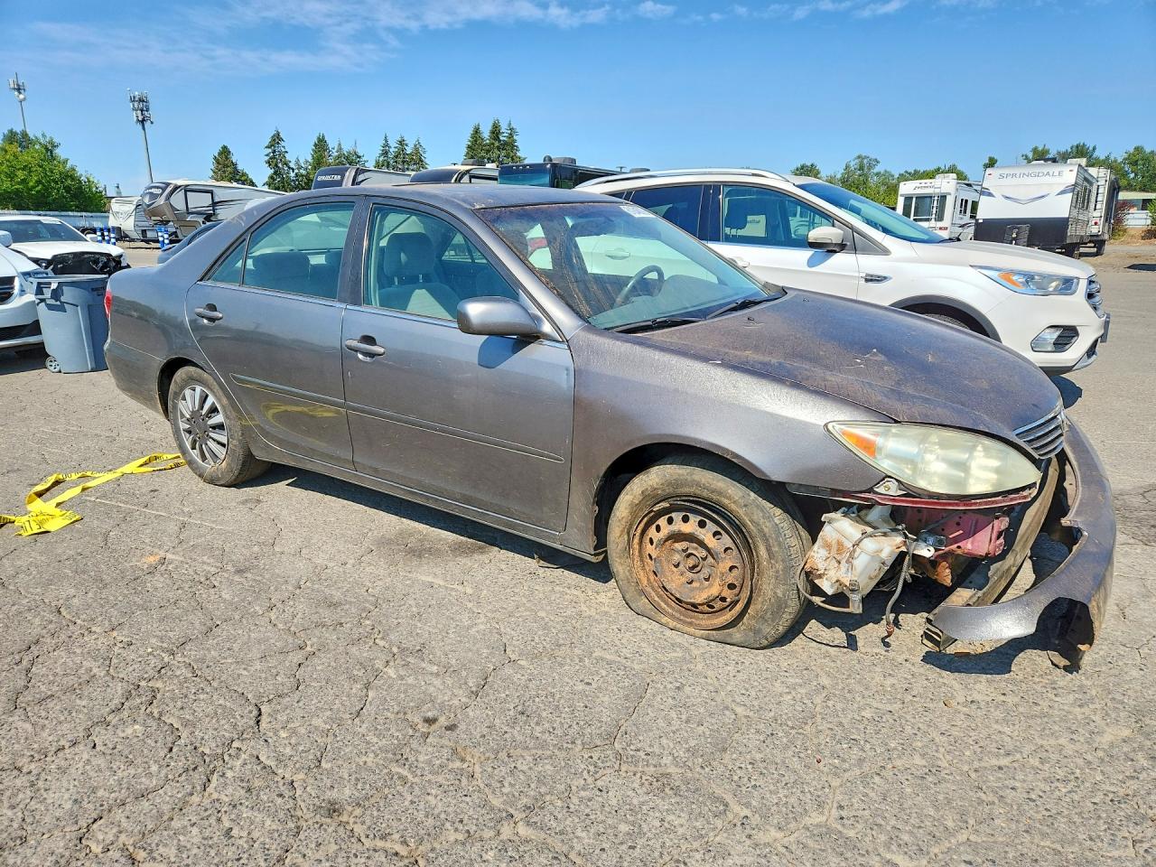 2005 Toyota Camry Le Gray vin: JTDBE30K053036404