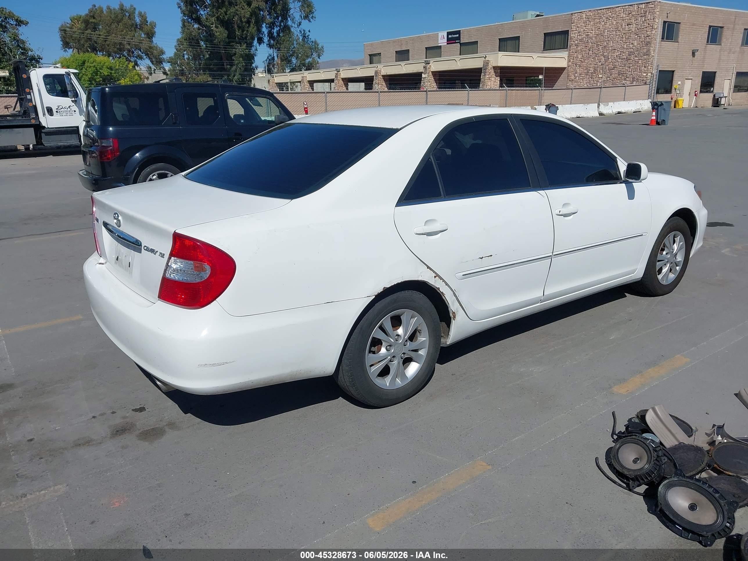 2002 Toyota Camry Xle White vin: JTDBE30K120056108