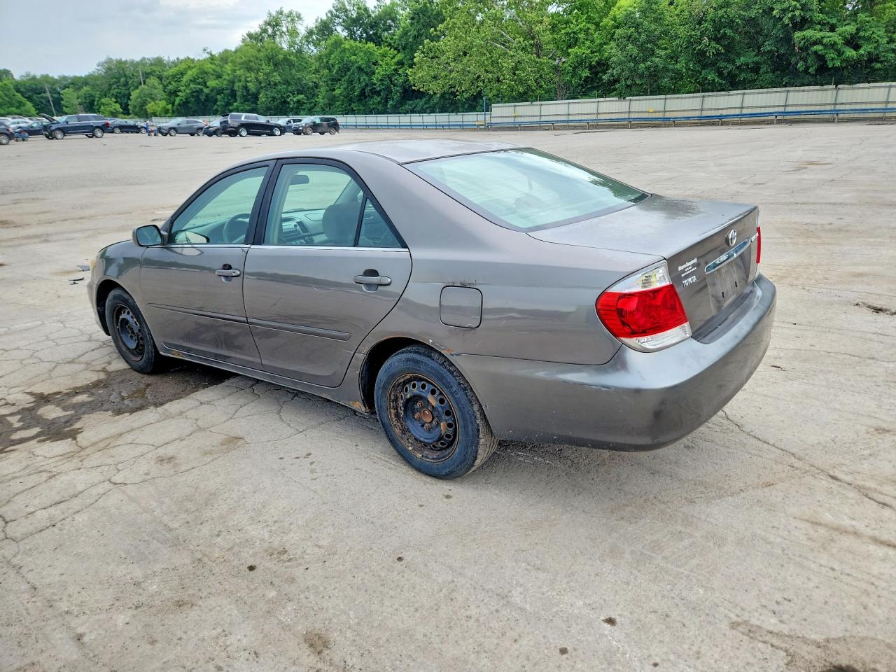 2006 Toyota Camry Le Серый vin: JTDBE30K263054033