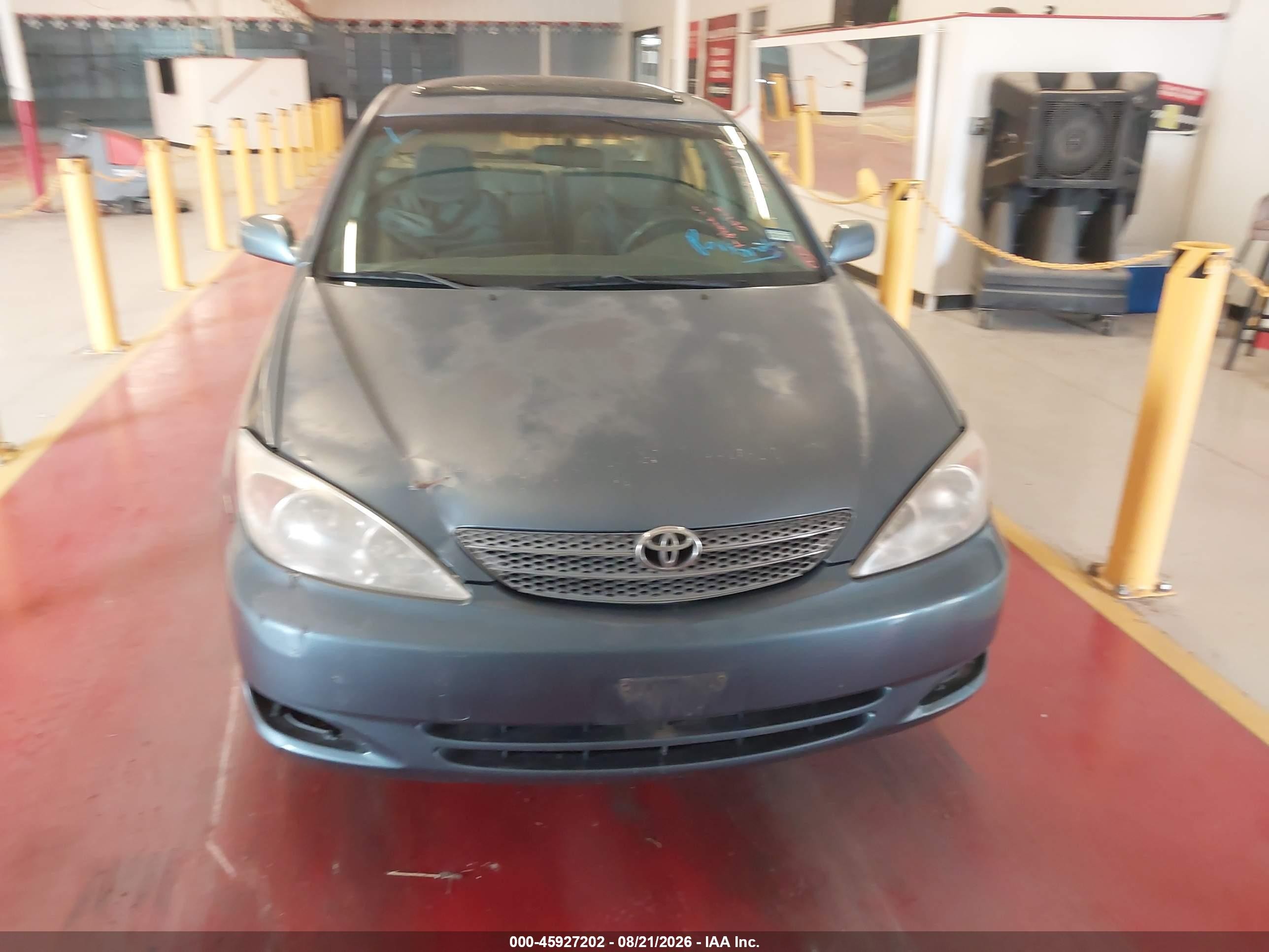 2002 Toyota Camry Le Gray vin: JTDBE30K320019996