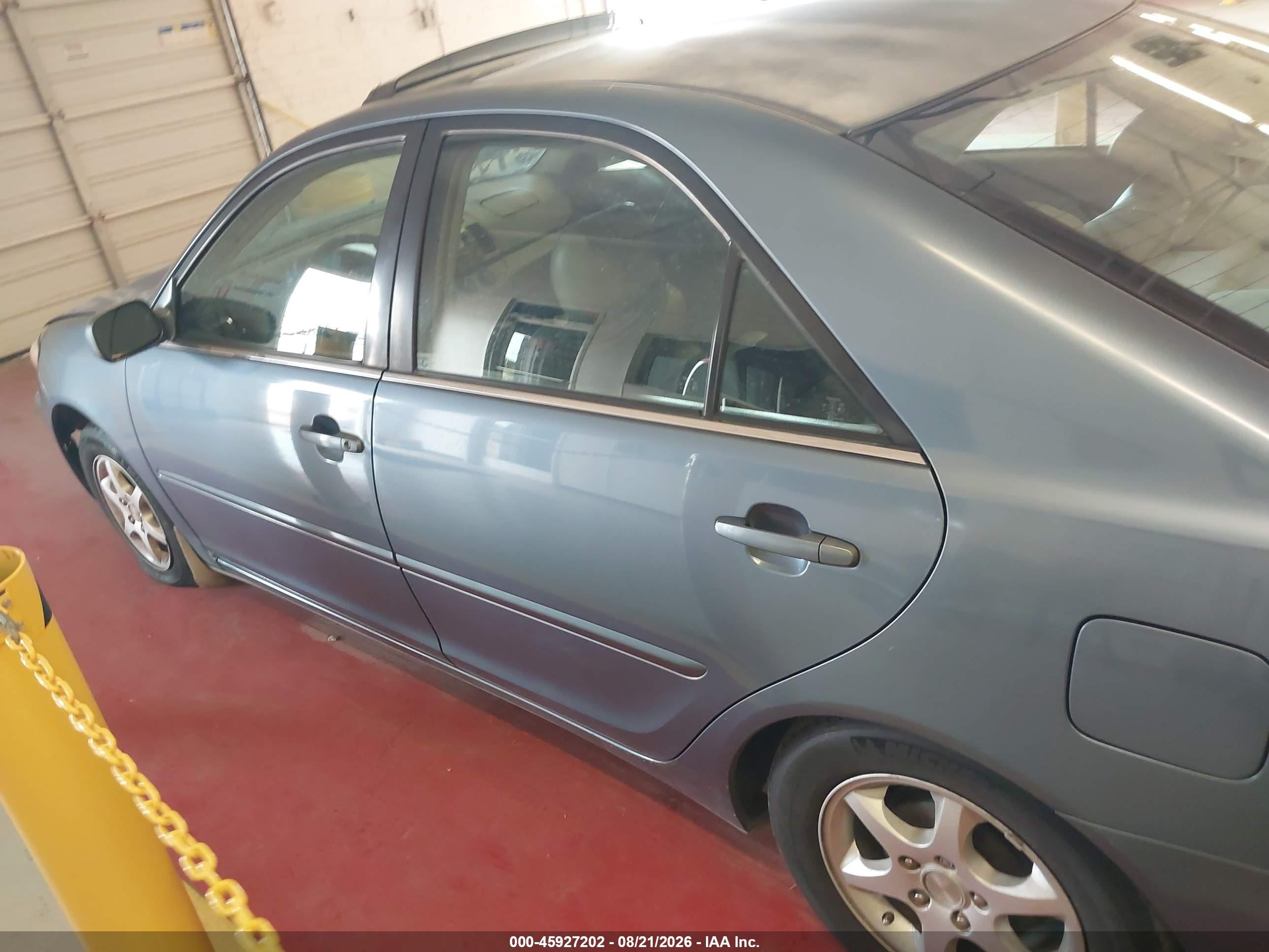 2002 Toyota Camry Le Gray vin: JTDBE30K320019996