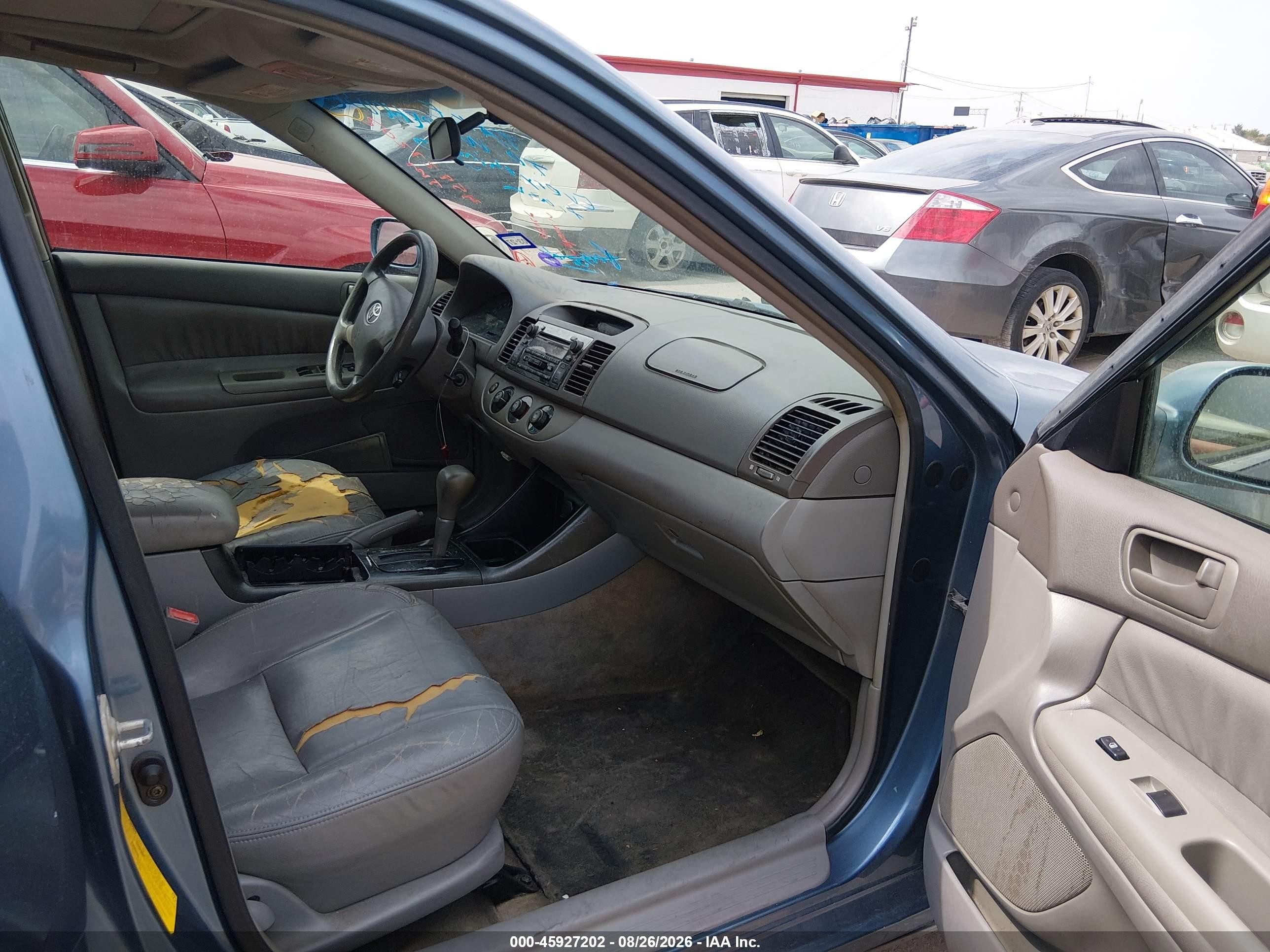 2002 Toyota Camry Le Gray vin: JTDBE30K320019996