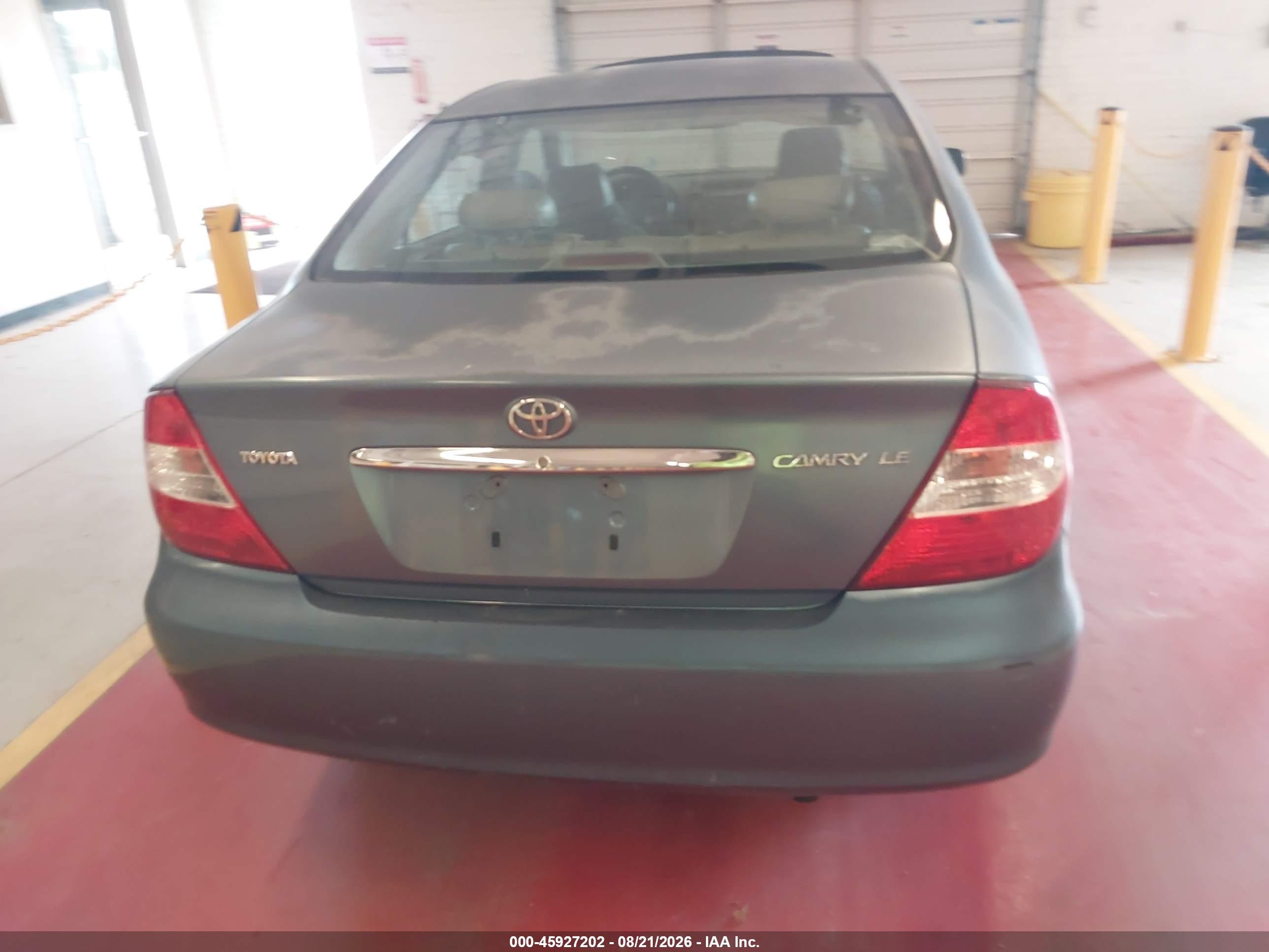 2002 Toyota Camry Le Gray vin: JTDBE30K320019996