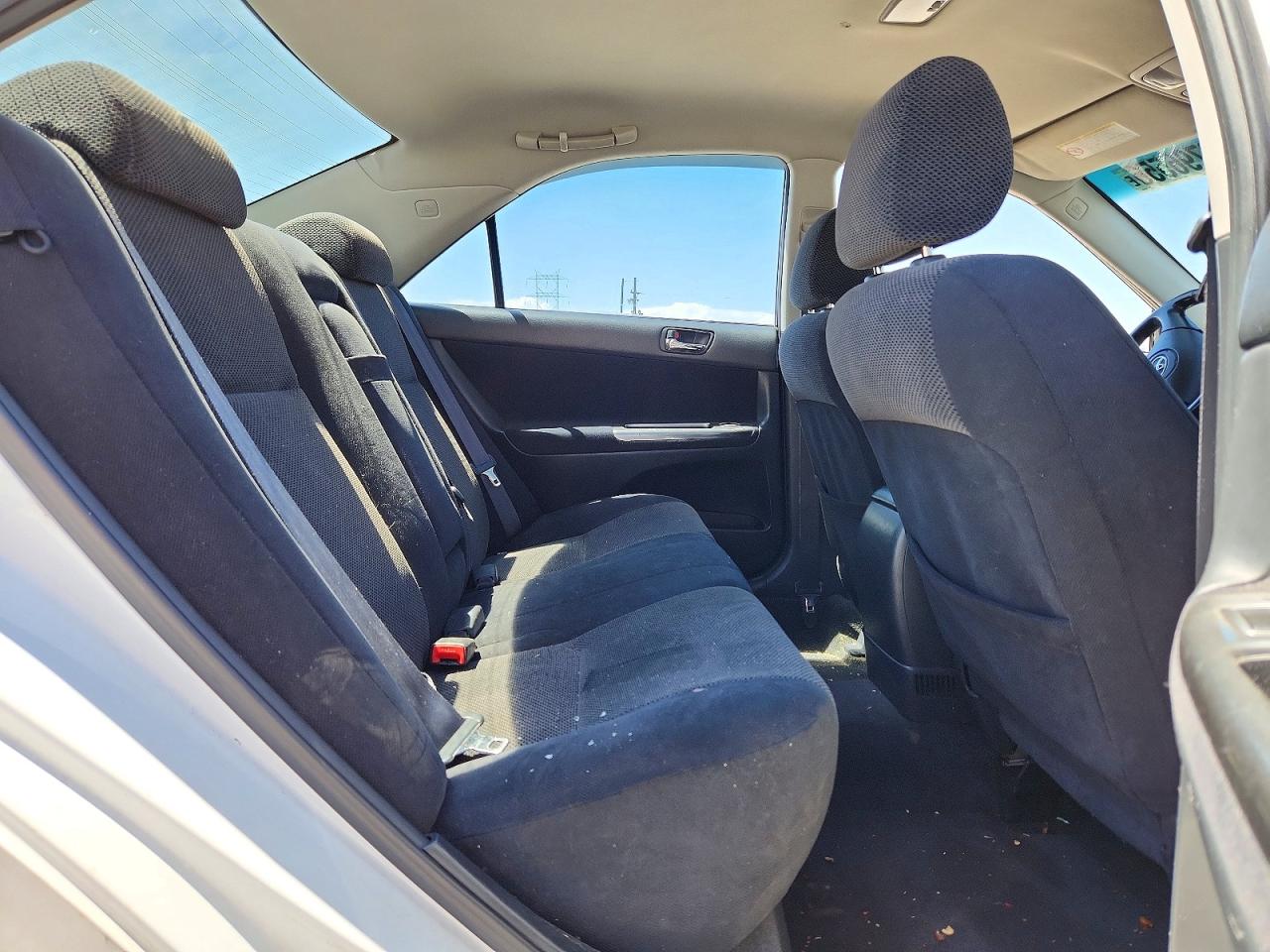 2002 Toyota Camry Se White vin: JTDBE30K320048835