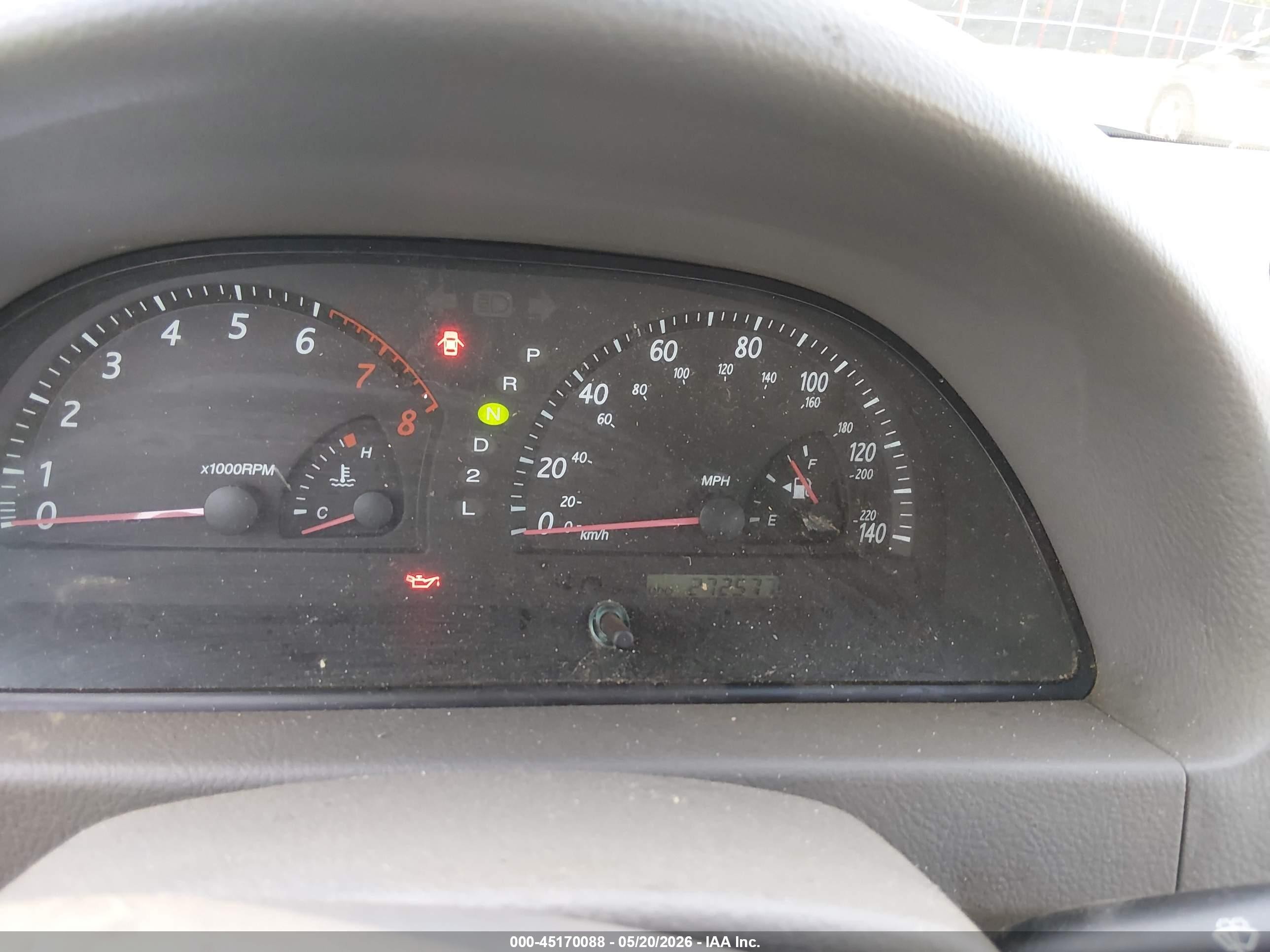 2004 Toyota Camry Le Silver vin: JTDBE30K340261853