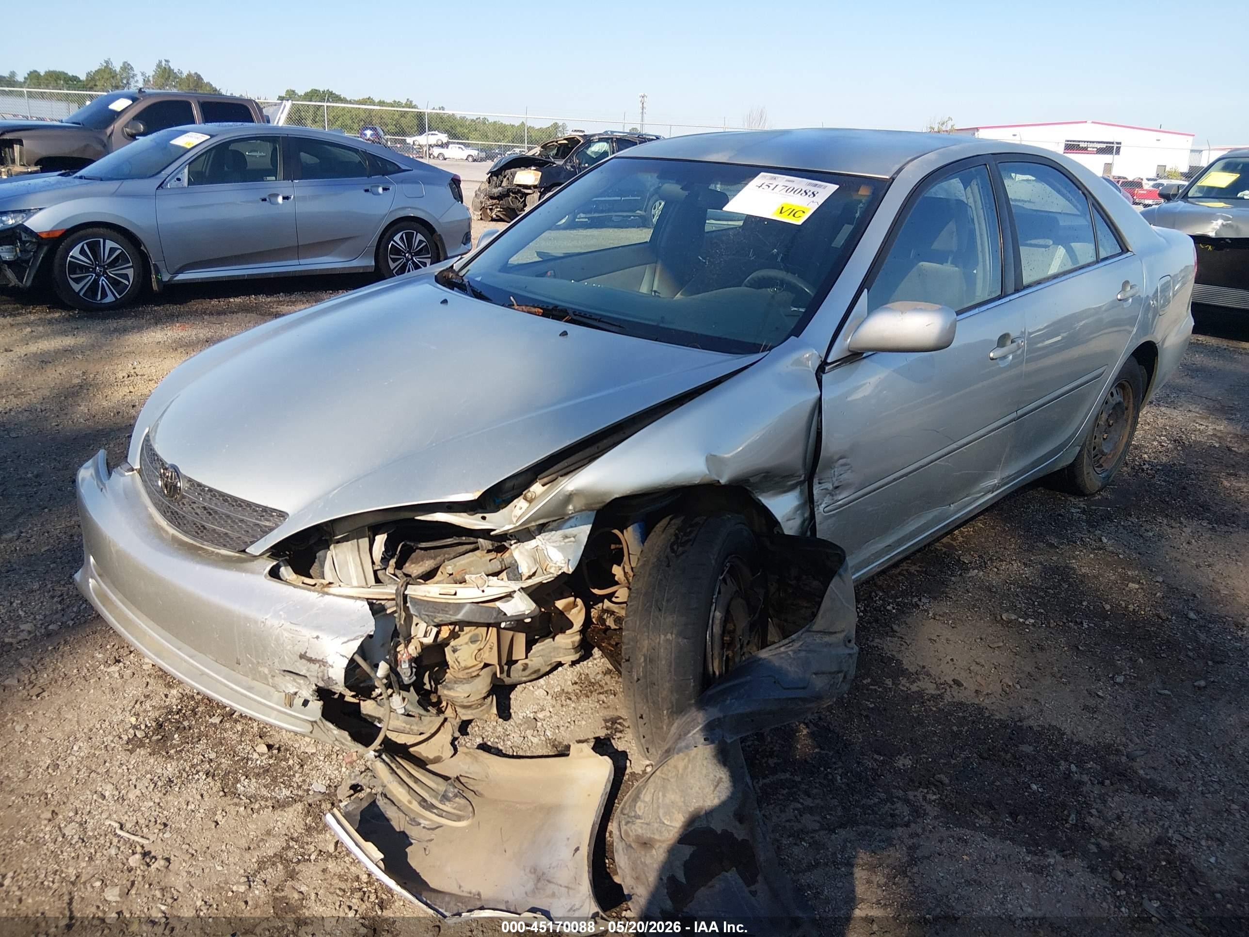 2004 Toyota Camry Le Silver vin: JTDBE30K340261853