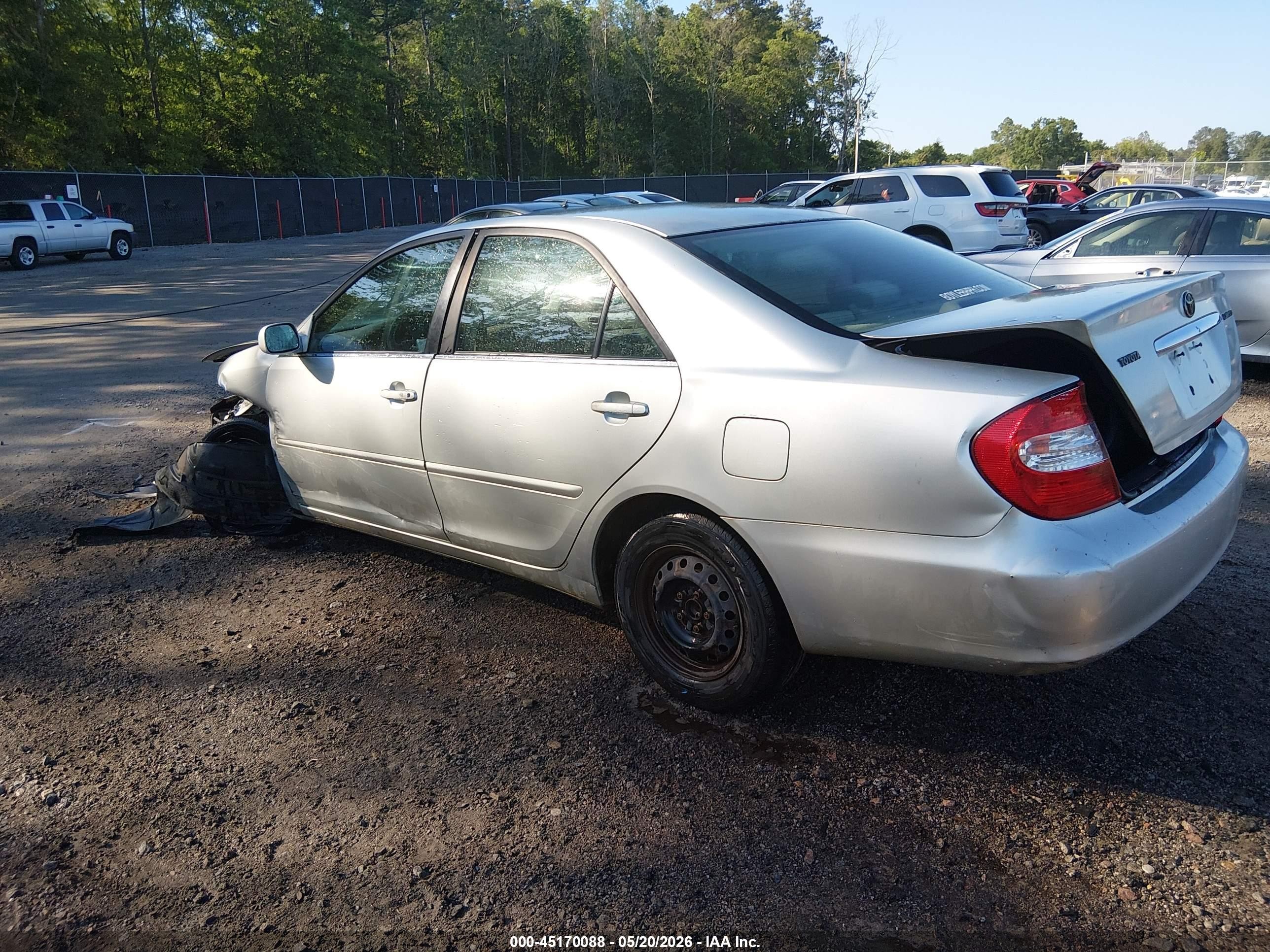 2004 Toyota Camry Le Silver vin: JTDBE30K340261853