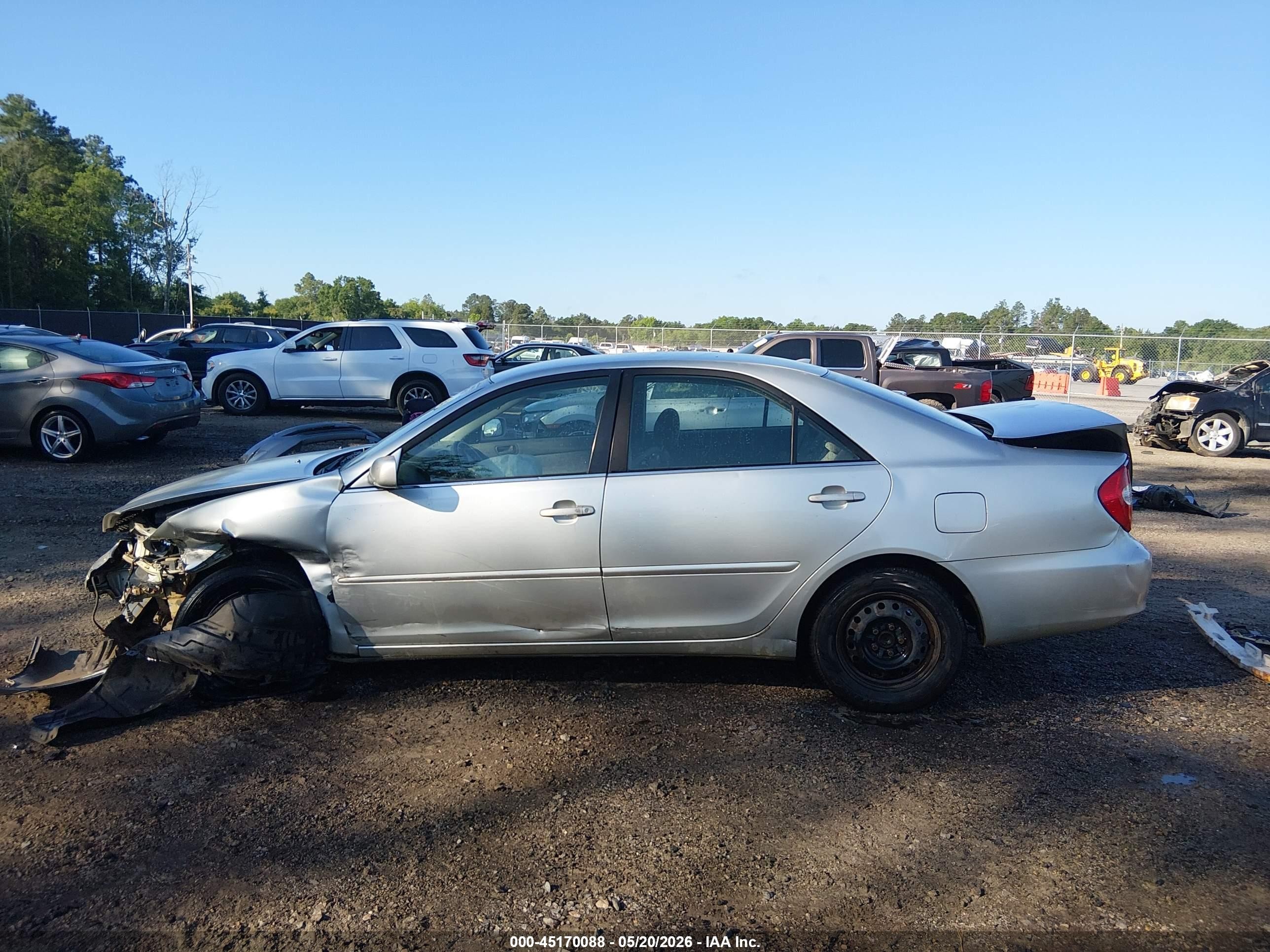 2004 Toyota Camry Le Silver vin: JTDBE30K340261853