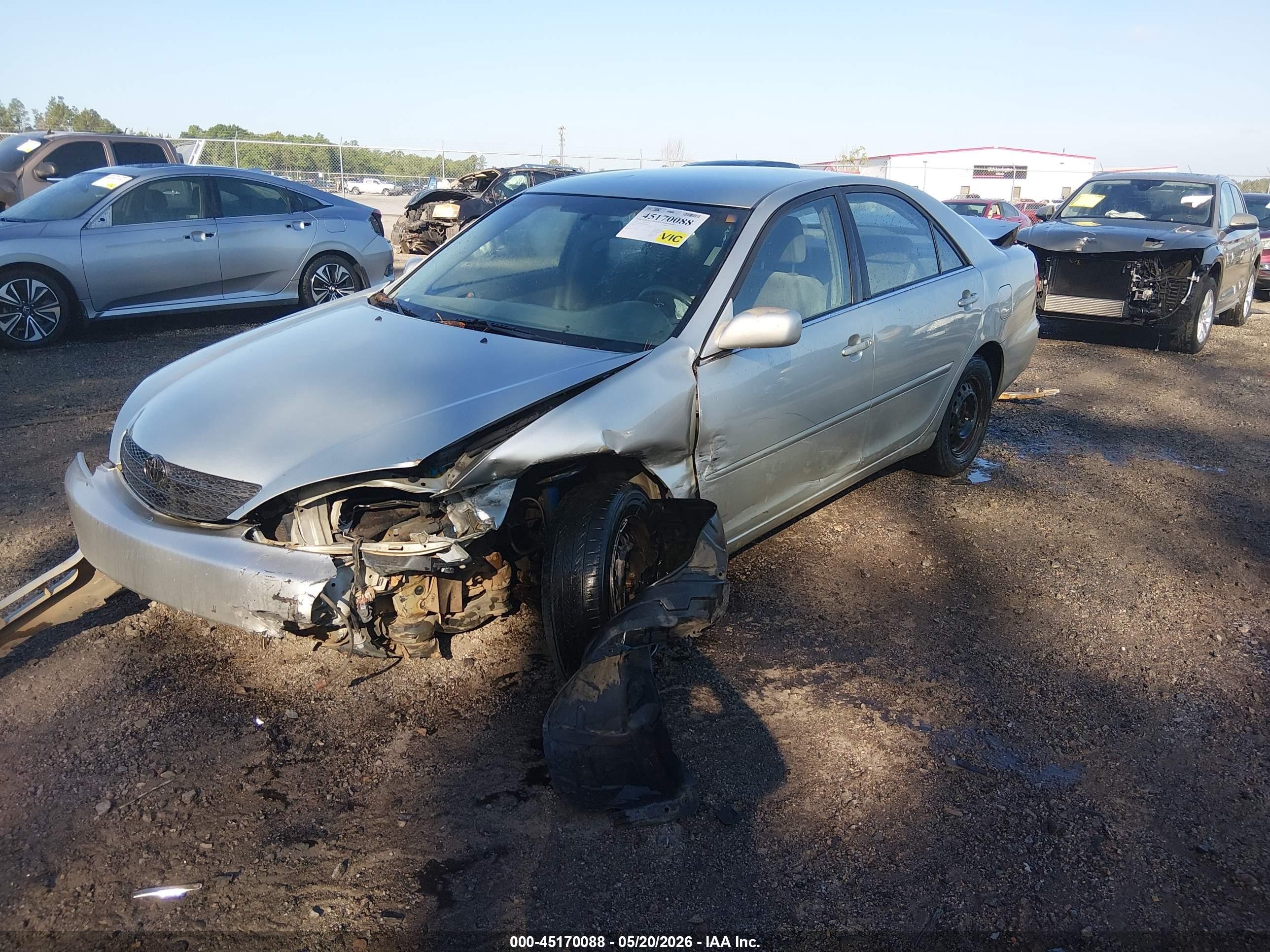 2004 Toyota Camry Le Silver vin: JTDBE30K340261853