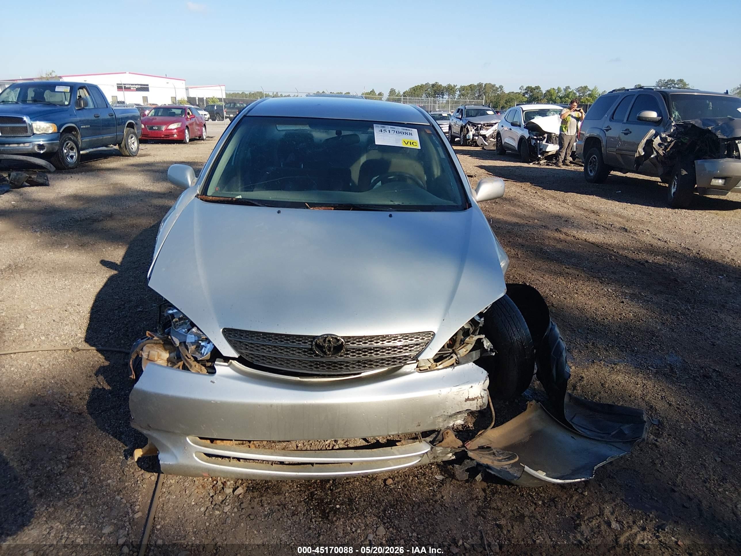 2004 Toyota Camry Le Silver vin: JTDBE30K340261853