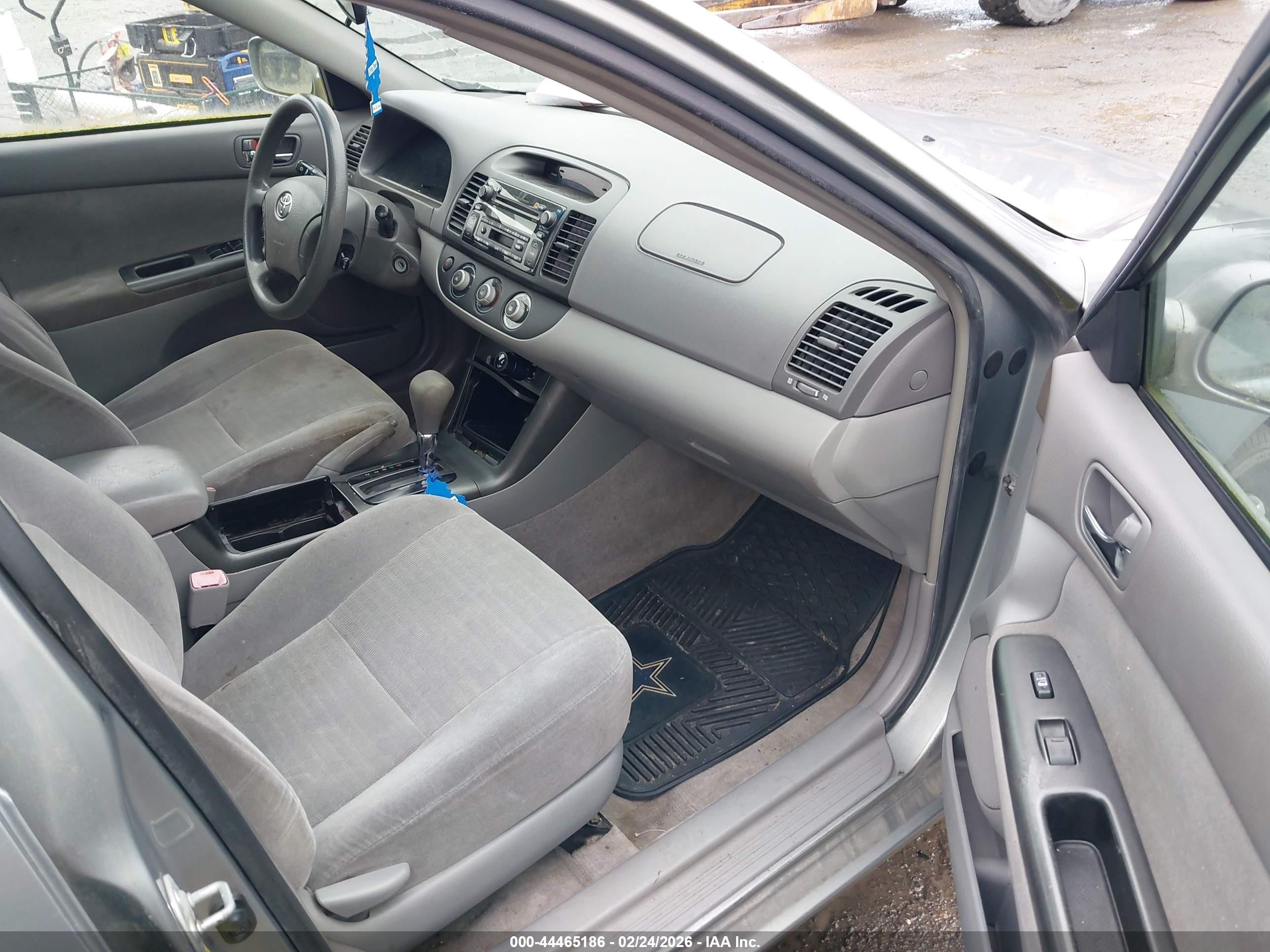 2005 Toyota Camry Le Silver vin: JTDBE30K353024974