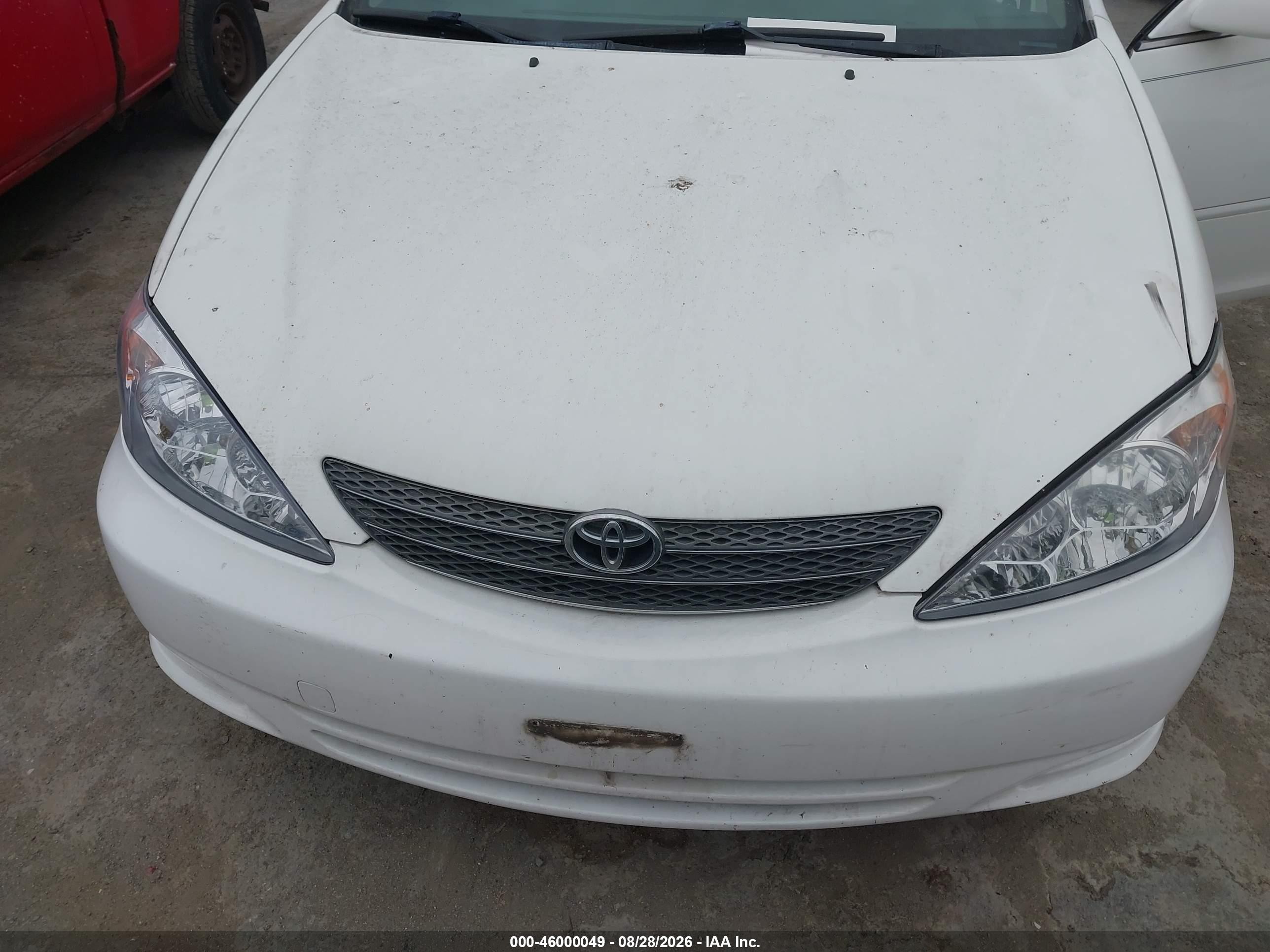 2002 Toyota Camry Le White vin: JTDBE30K420102854
