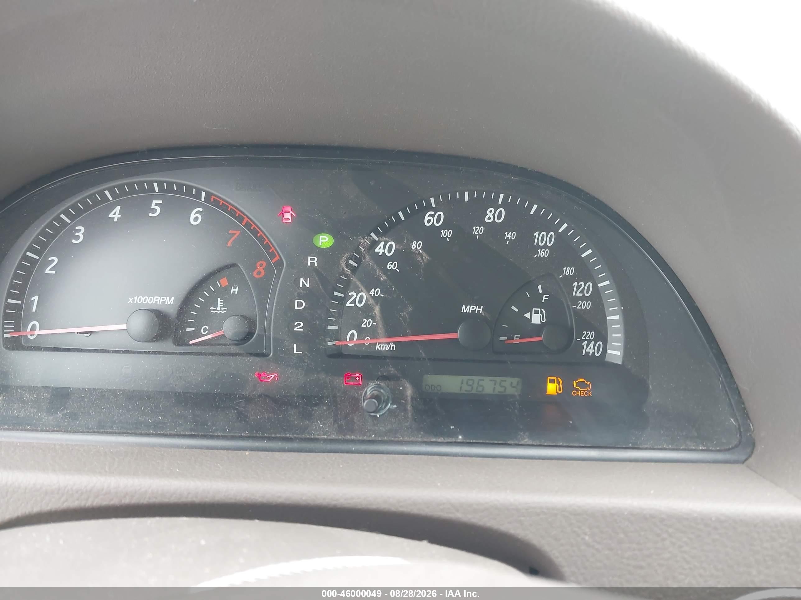 2002 Toyota Camry Le White vin: JTDBE30K420102854