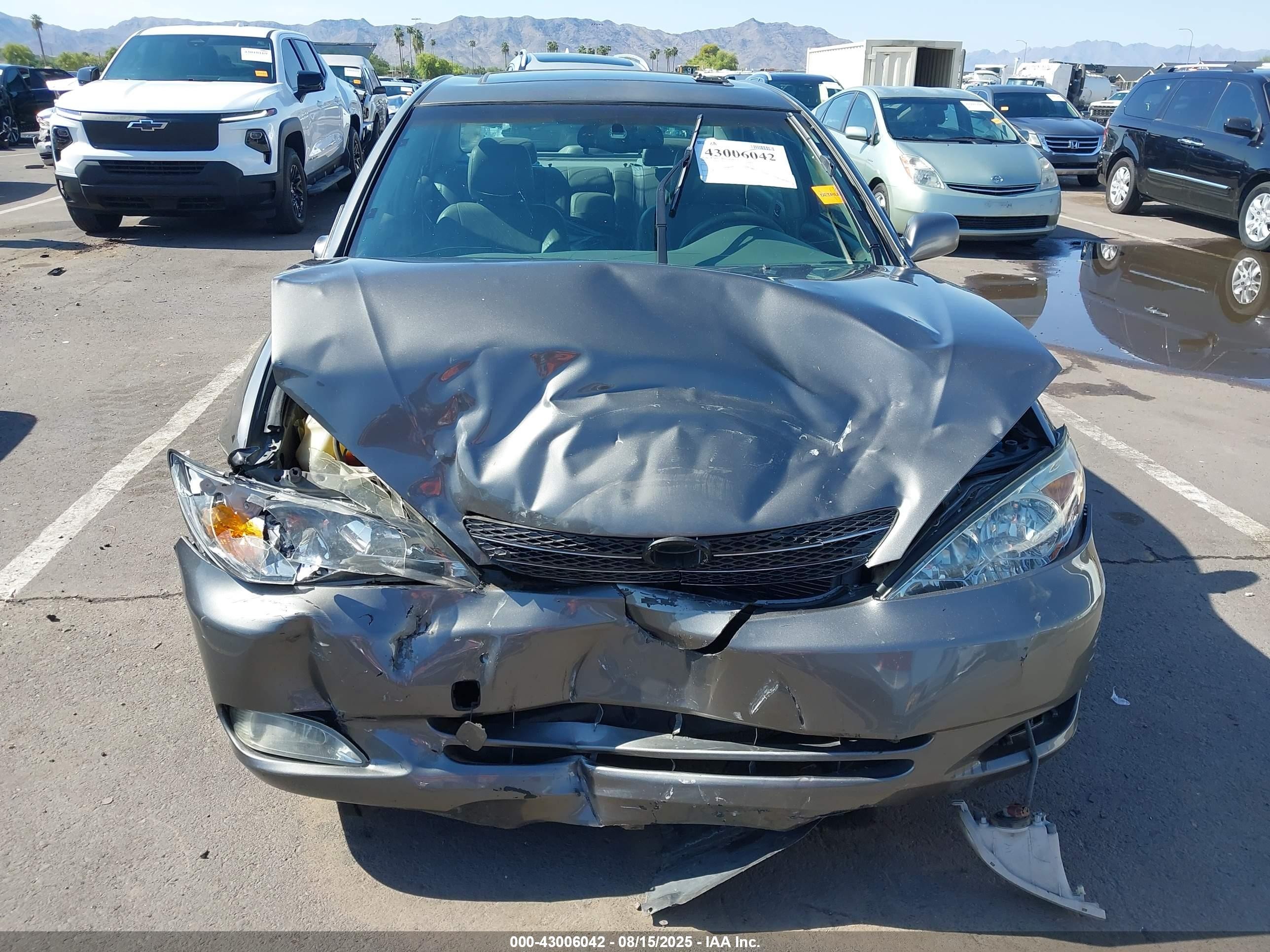 2004 Toyota Camry Xle Gray vin: JTDBE30K440261604