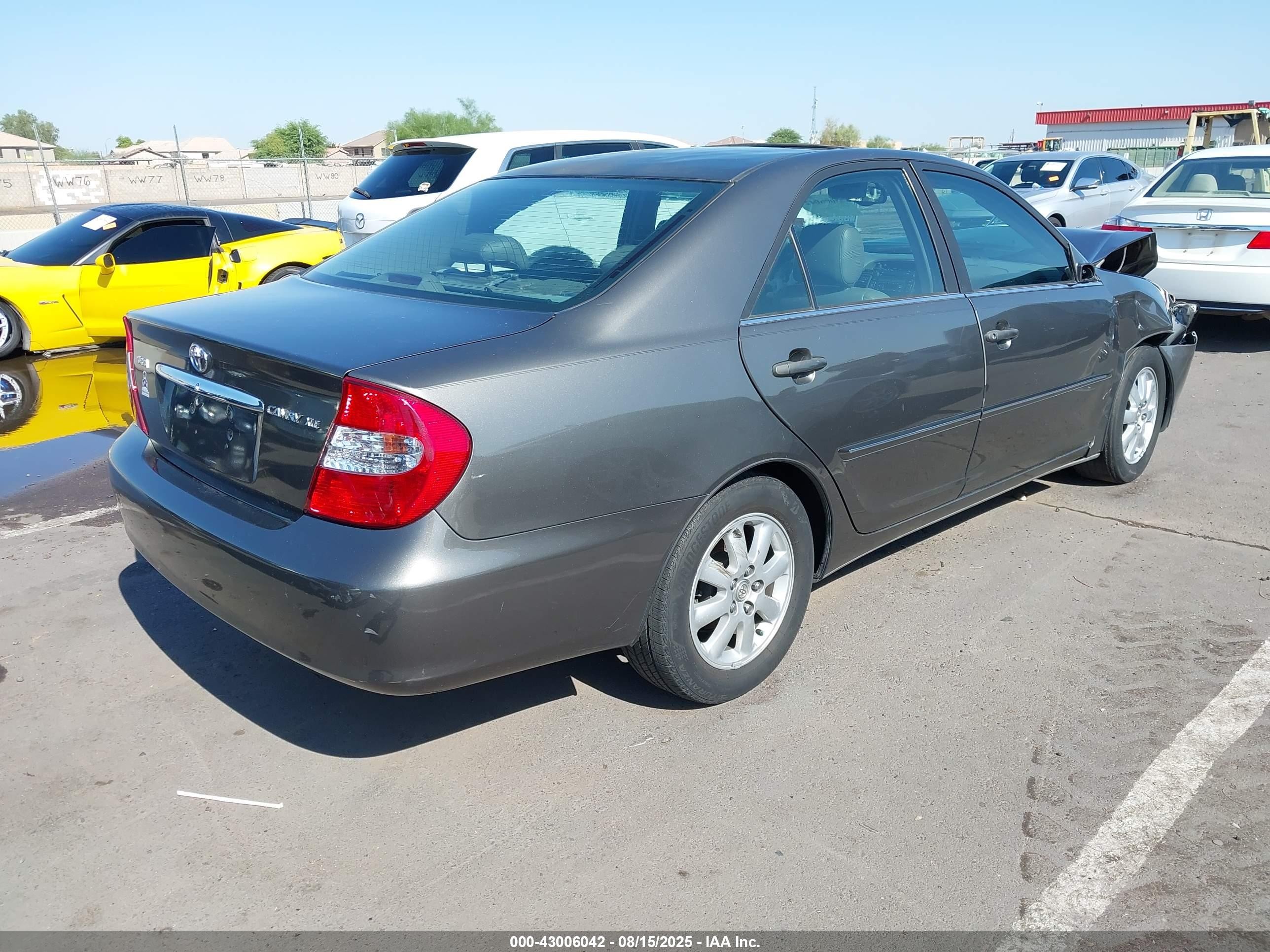 2004 Toyota Camry Xle Gray vin: JTDBE30K440261604