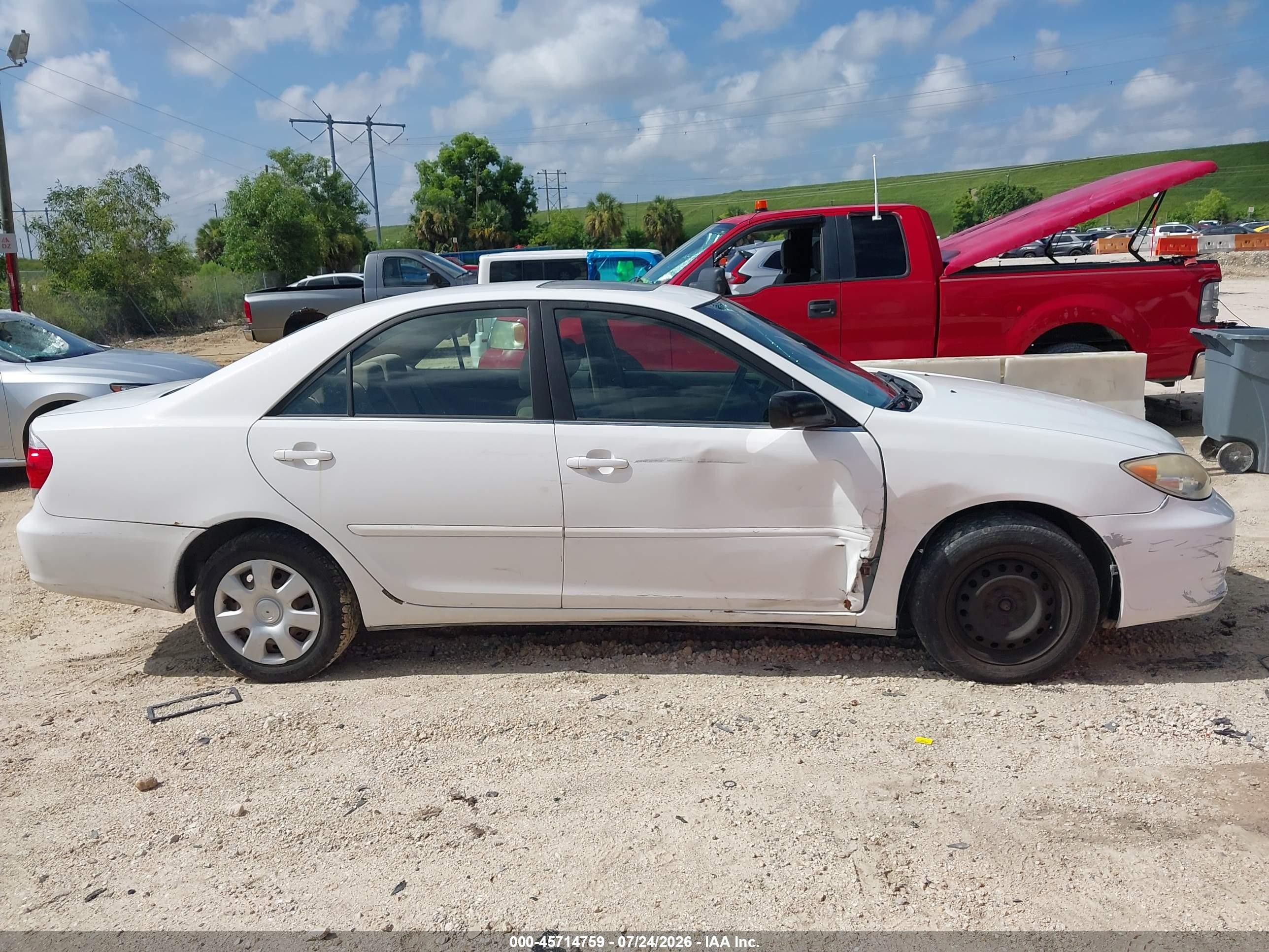 2006 Toyota Camry Le White vin: JTDBE30K463041185