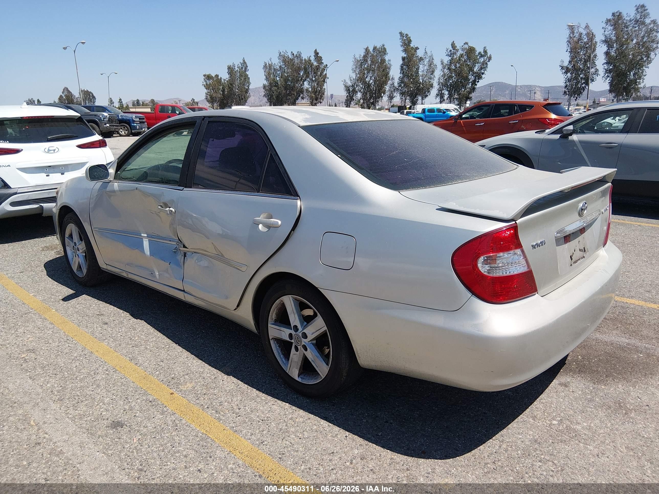 2002 Toyota Camry Xle Silver vin: JTDBE30K520080248
