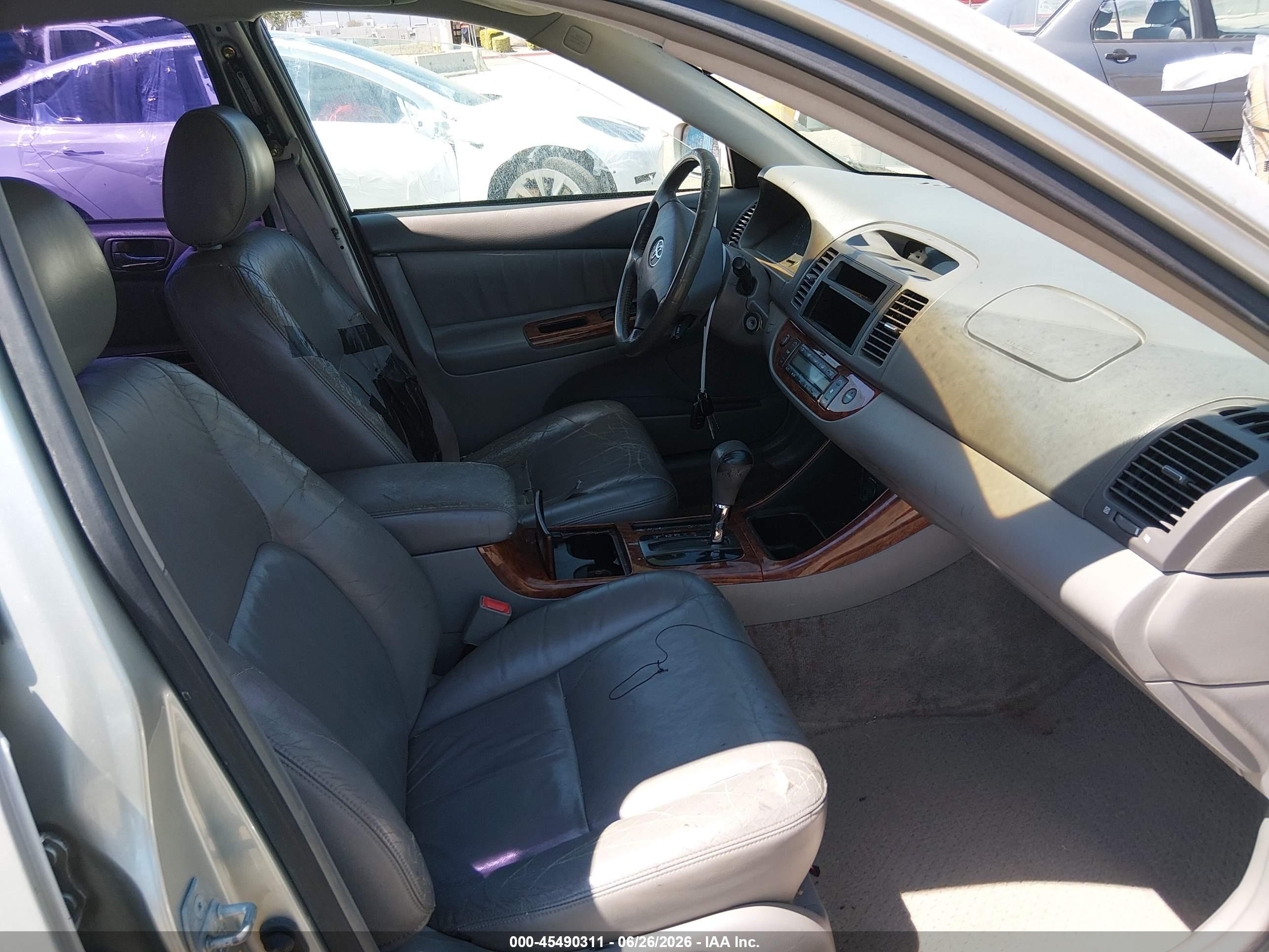 2002 Toyota Camry Xle Silver vin: JTDBE30K520080248