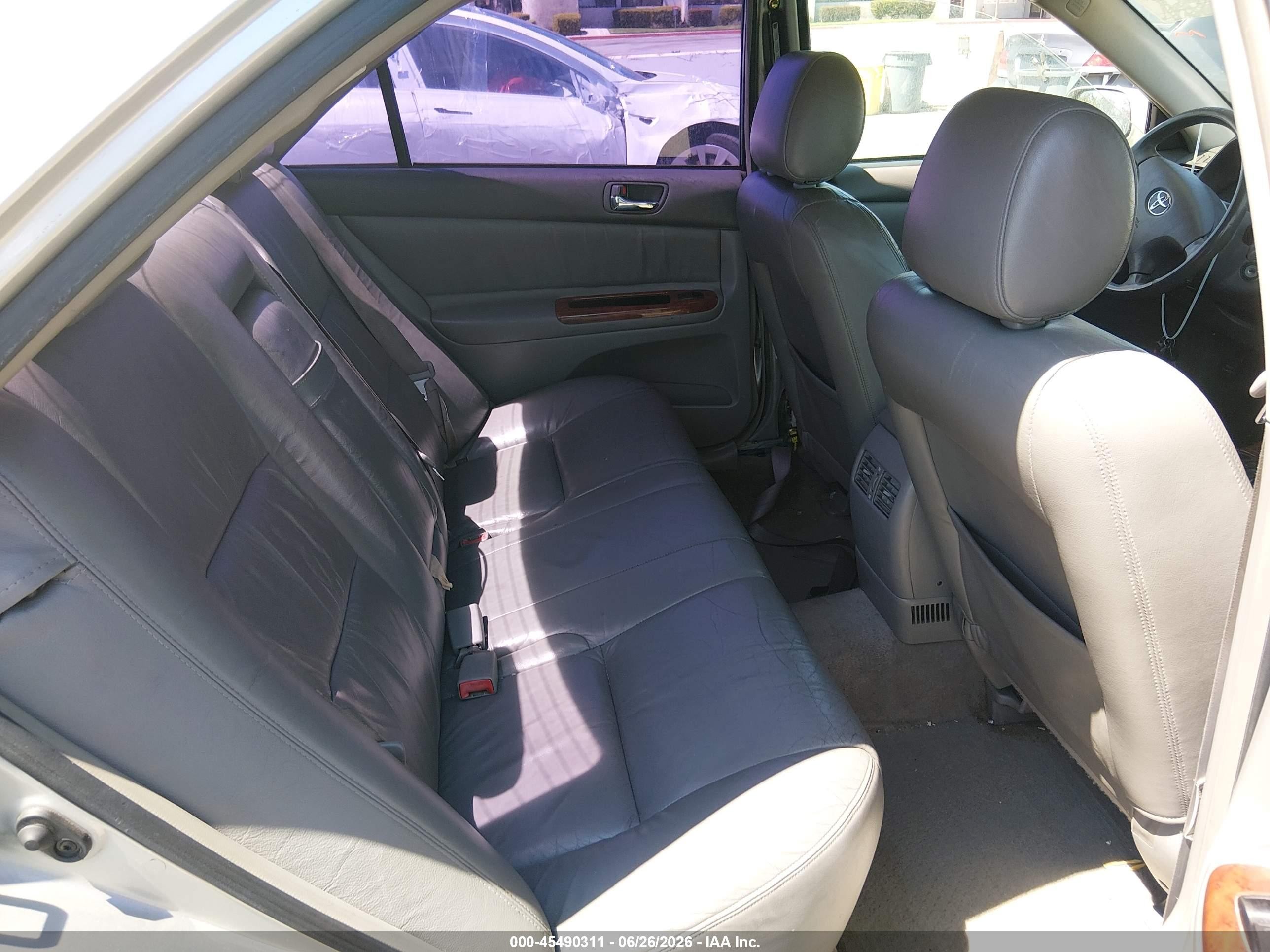 2002 Toyota Camry Xle Silver vin: JTDBE30K520080248