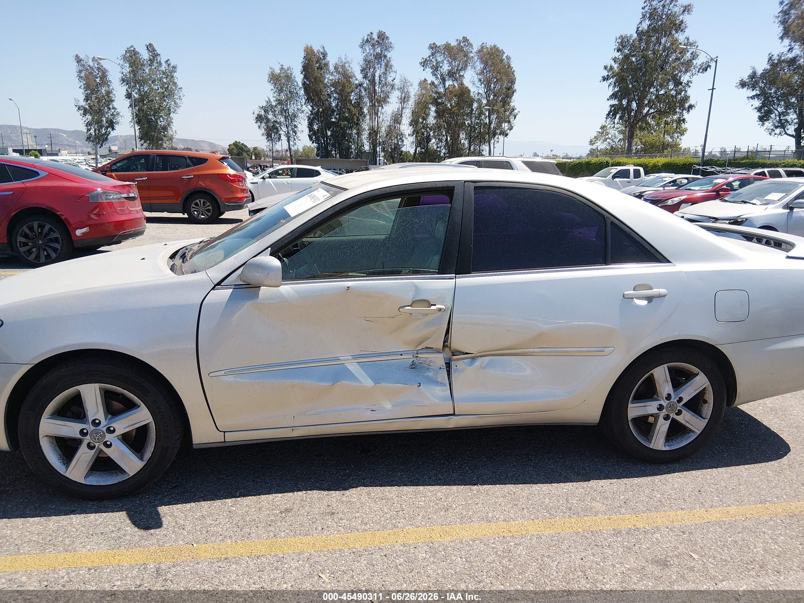 2002 Toyota Camry Xle Silver vin: JTDBE30K520080248
