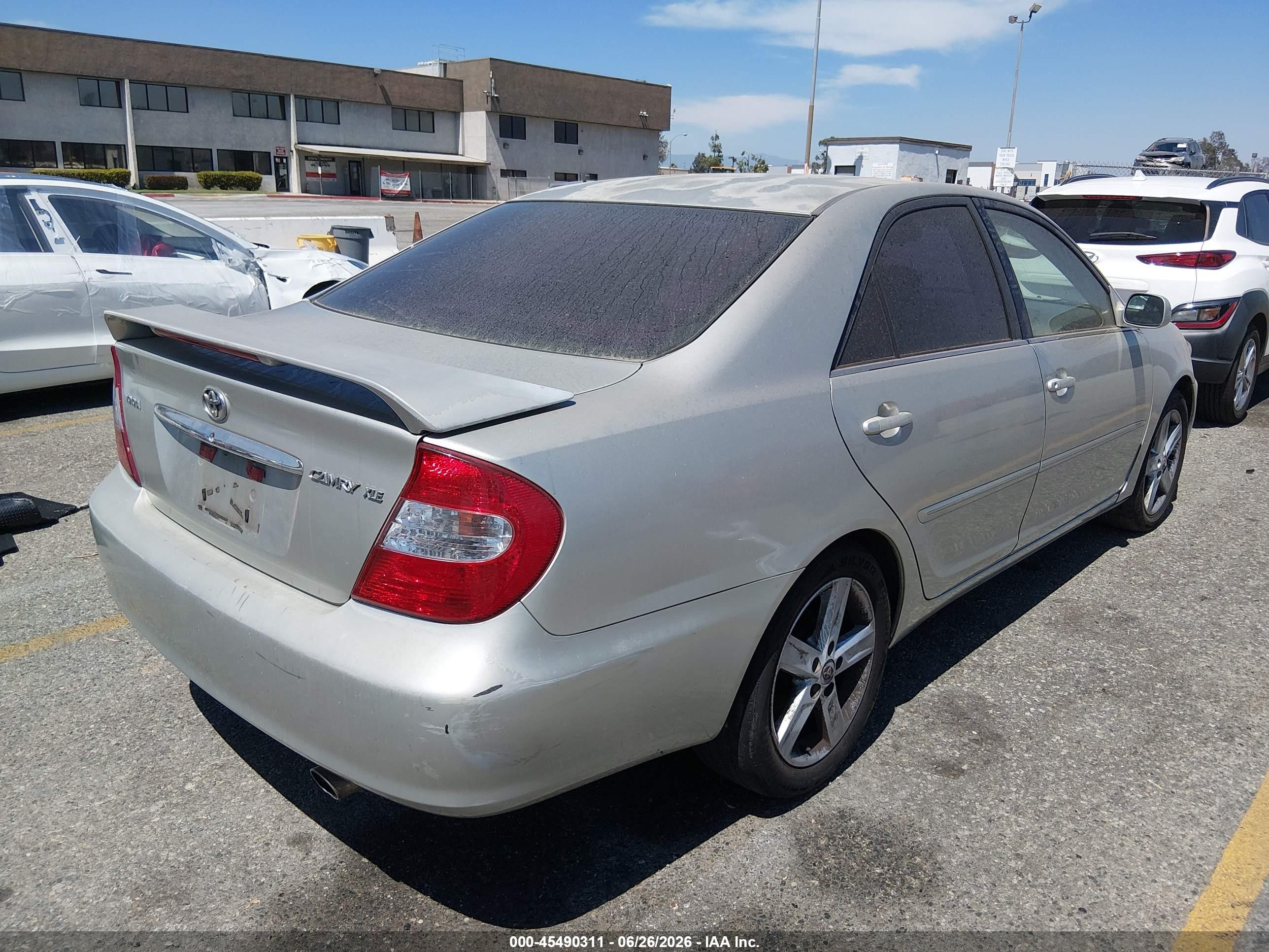 2002 Toyota Camry Xle Silver vin: JTDBE30K520080248