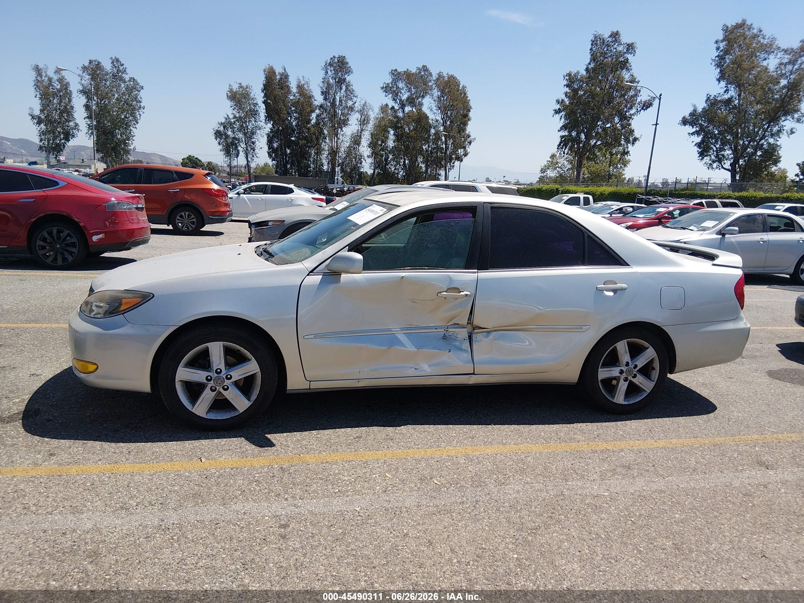 2002 Toyota Camry Xle Silver vin: JTDBE30K520080248
