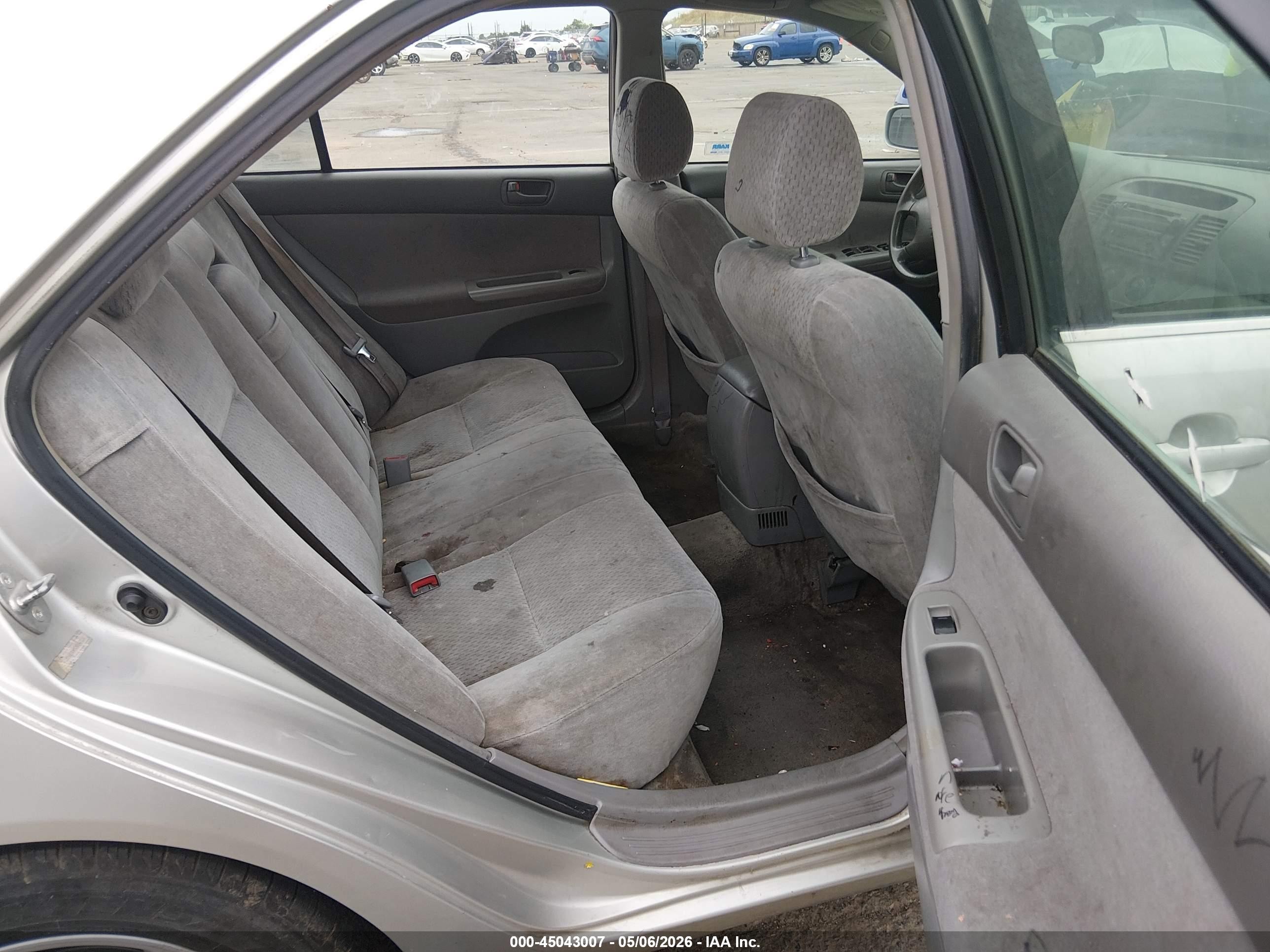 2003 Toyota Camry Le Silver vin: JTDBE30K530147111