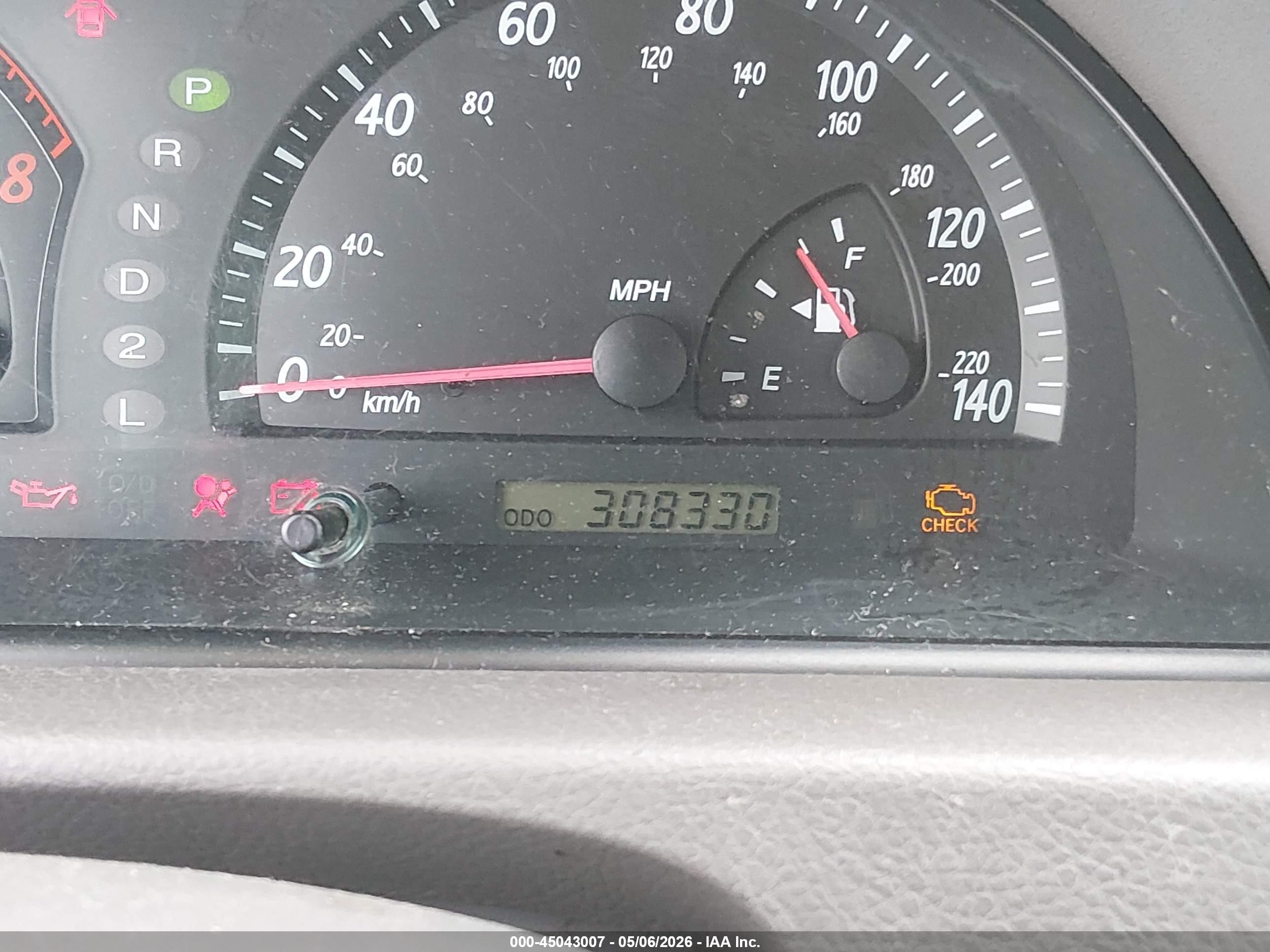 2003 Toyota Camry Le Silver vin: JTDBE30K530147111