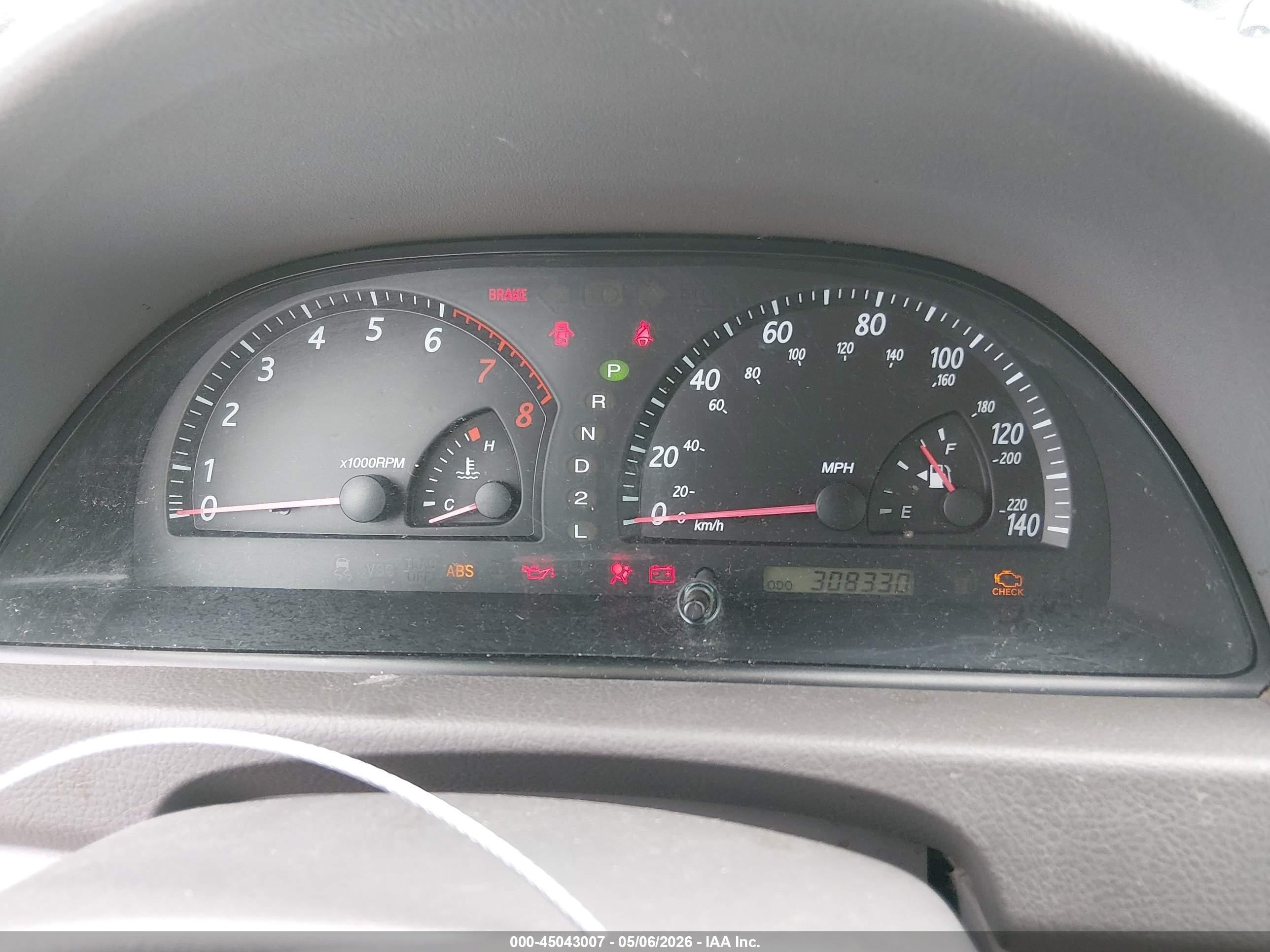 2003 Toyota Camry Le Silver vin: JTDBE30K530147111