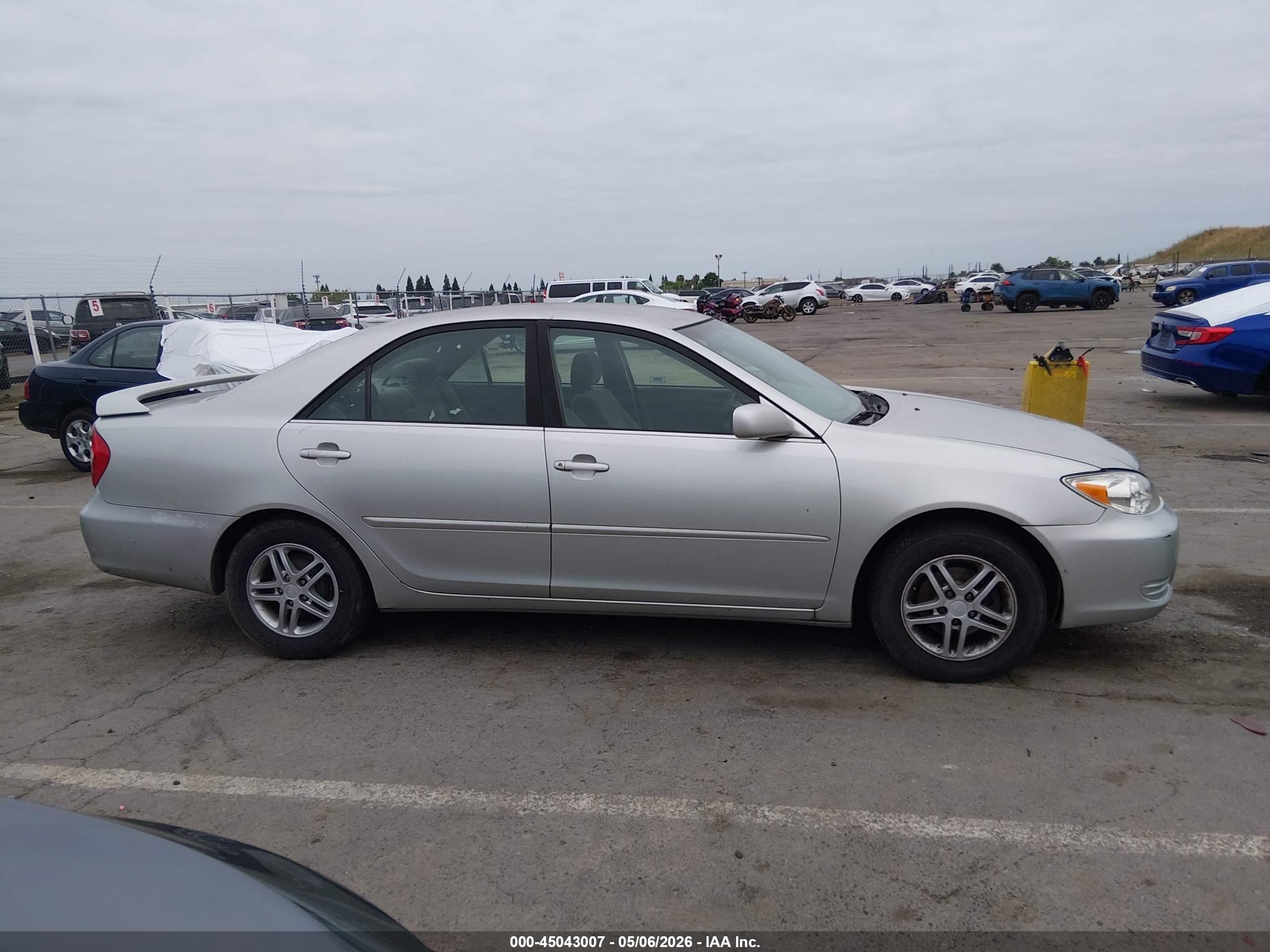 2003 Toyota Camry Le Silver vin: JTDBE30K530147111