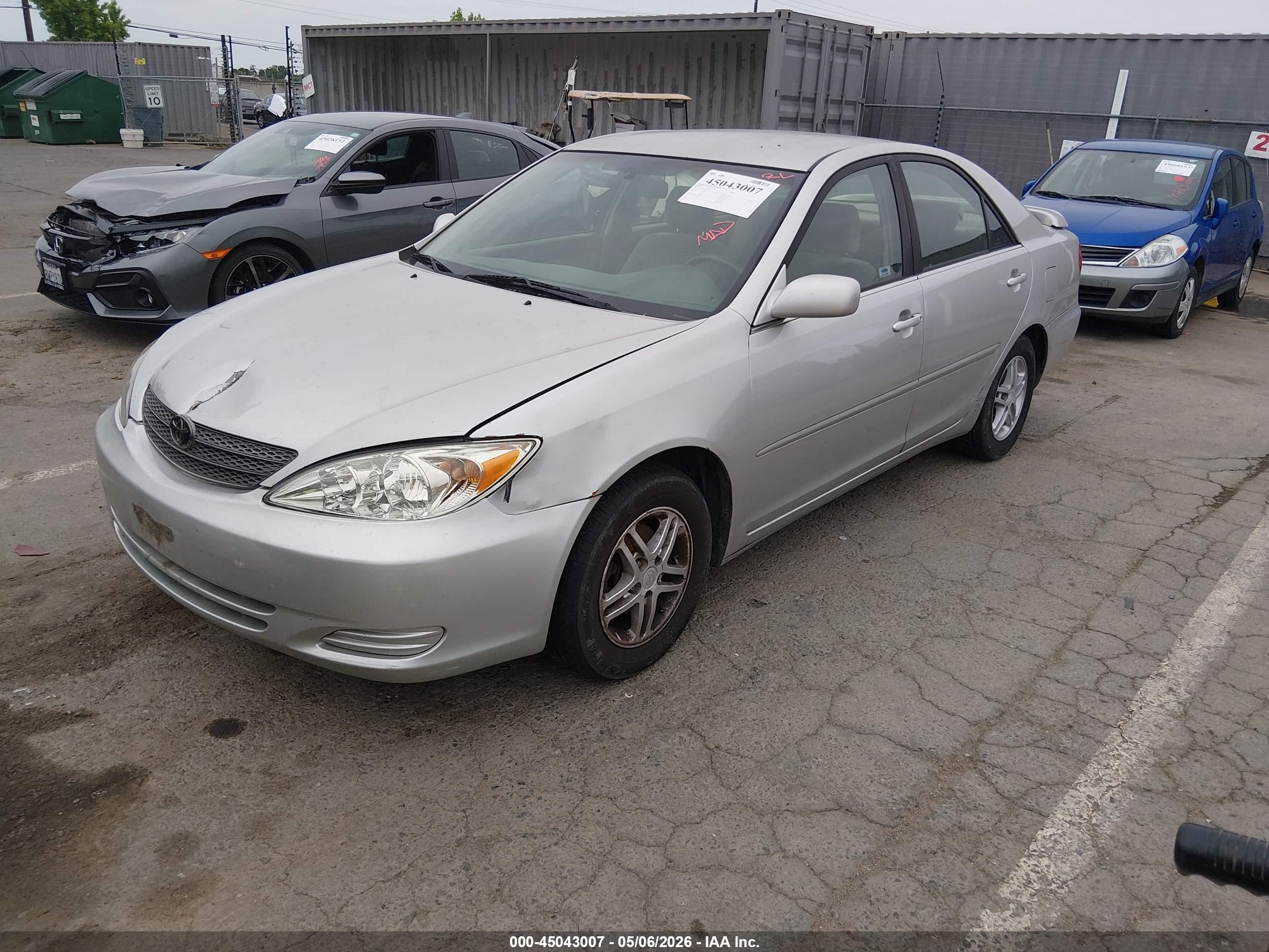 2003 Toyota Camry Le Silver vin: JTDBE30K530147111