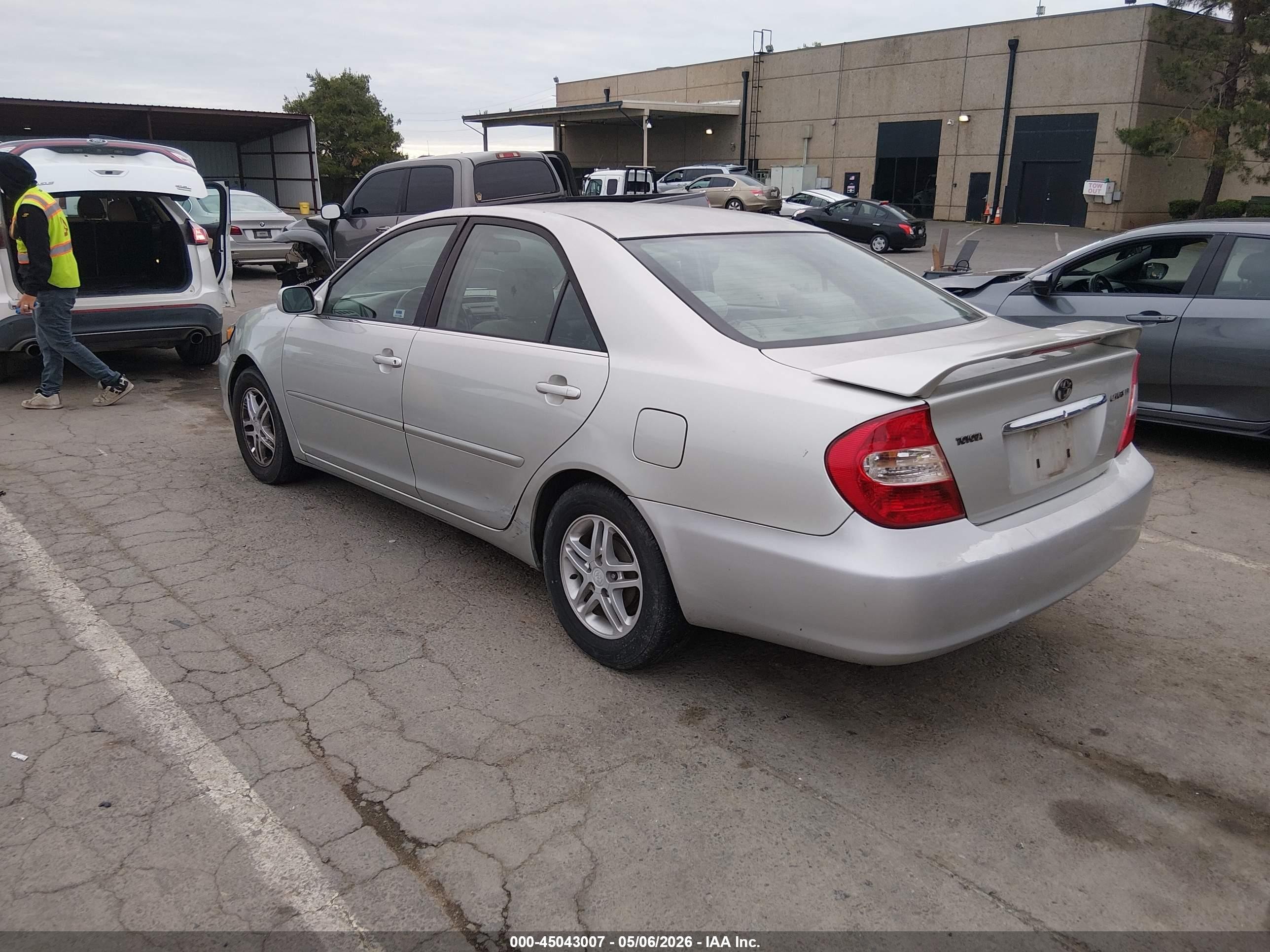 2003 Toyota Camry Le Silver vin: JTDBE30K530147111