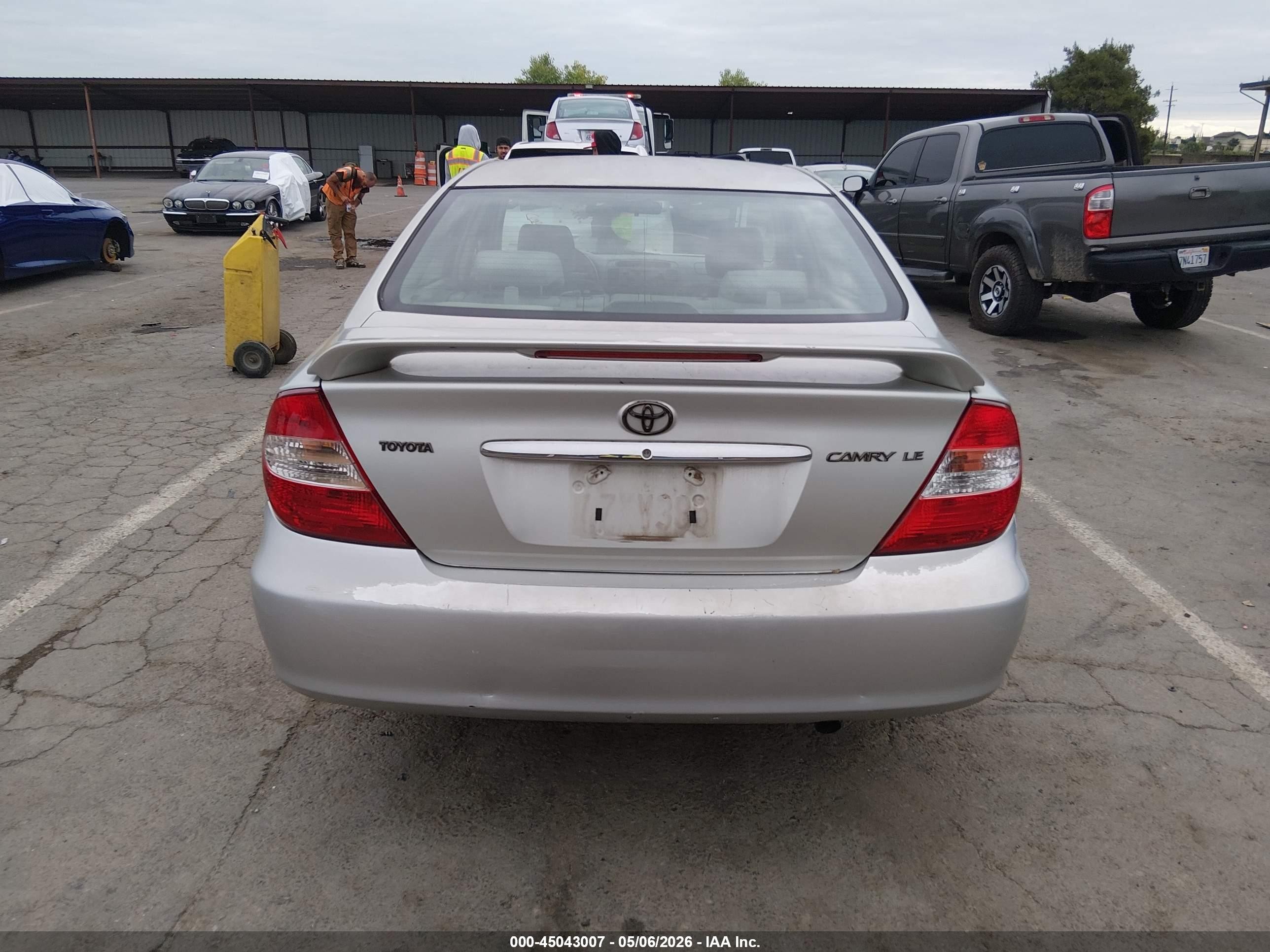 2003 Toyota Camry Le Silver vin: JTDBE30K530147111