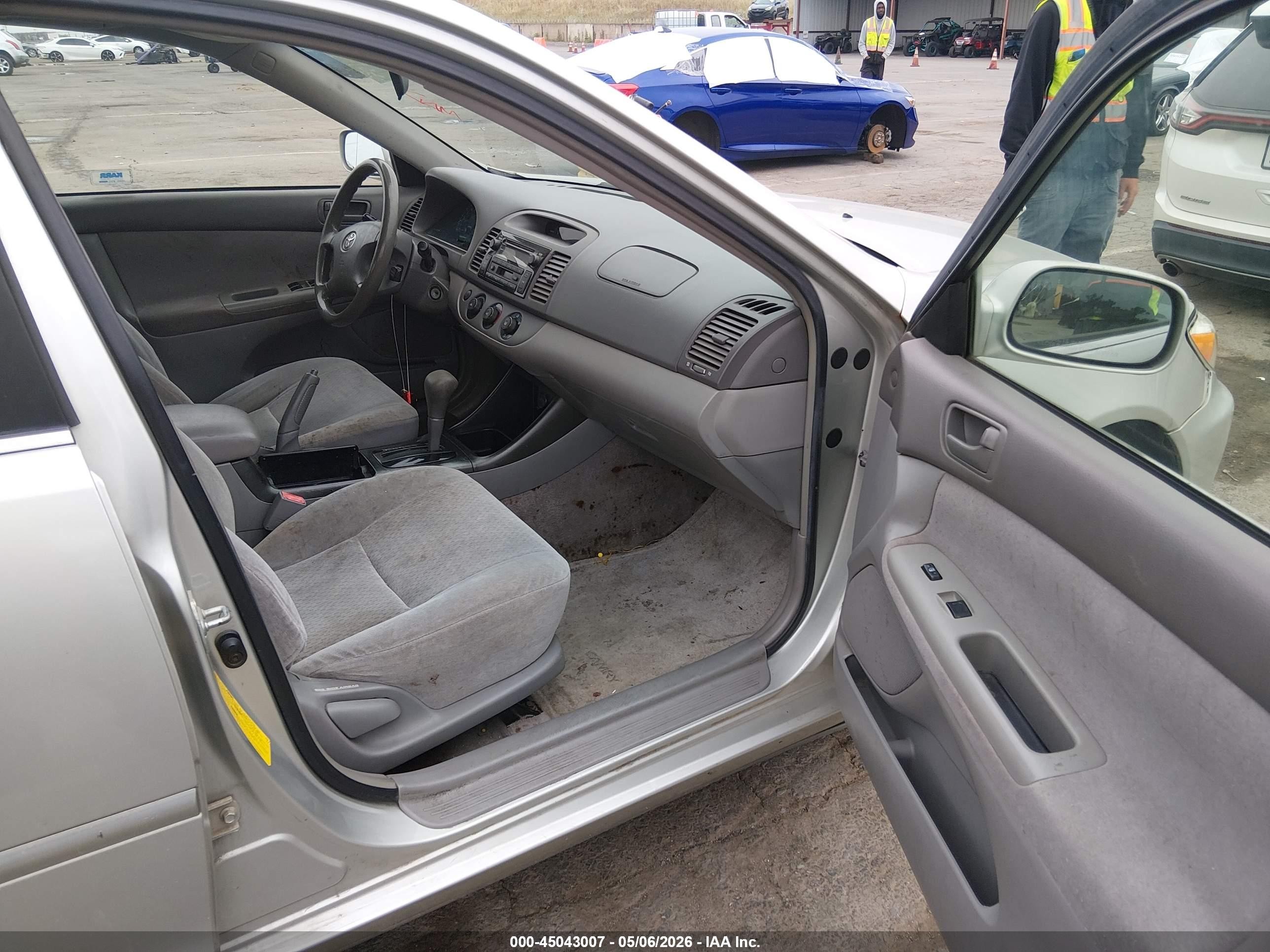 2003 Toyota Camry Le Silver vin: JTDBE30K530147111